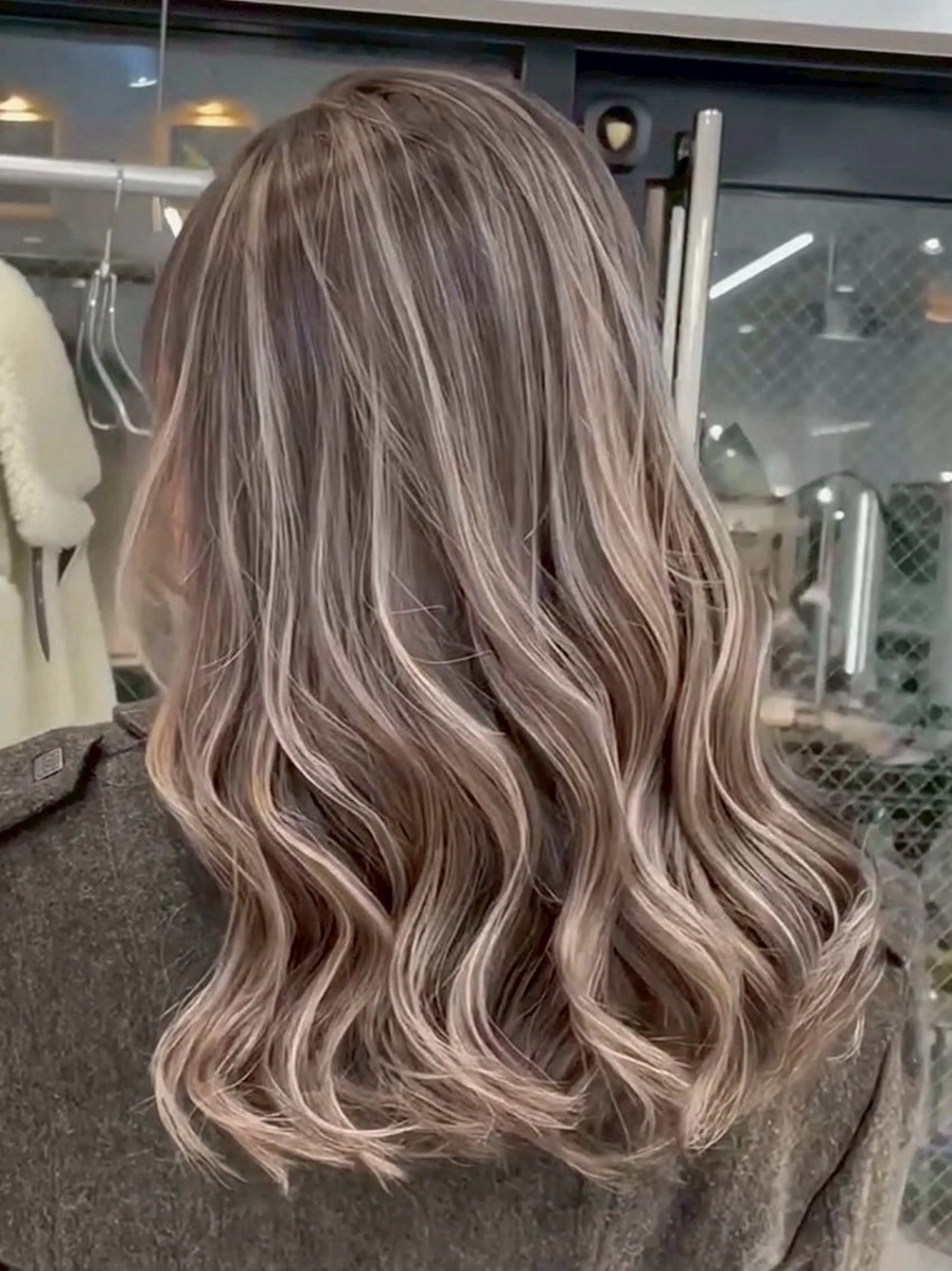 ロング ヘアカラー 大人の海外ハイライト coconoのヘアスタイル