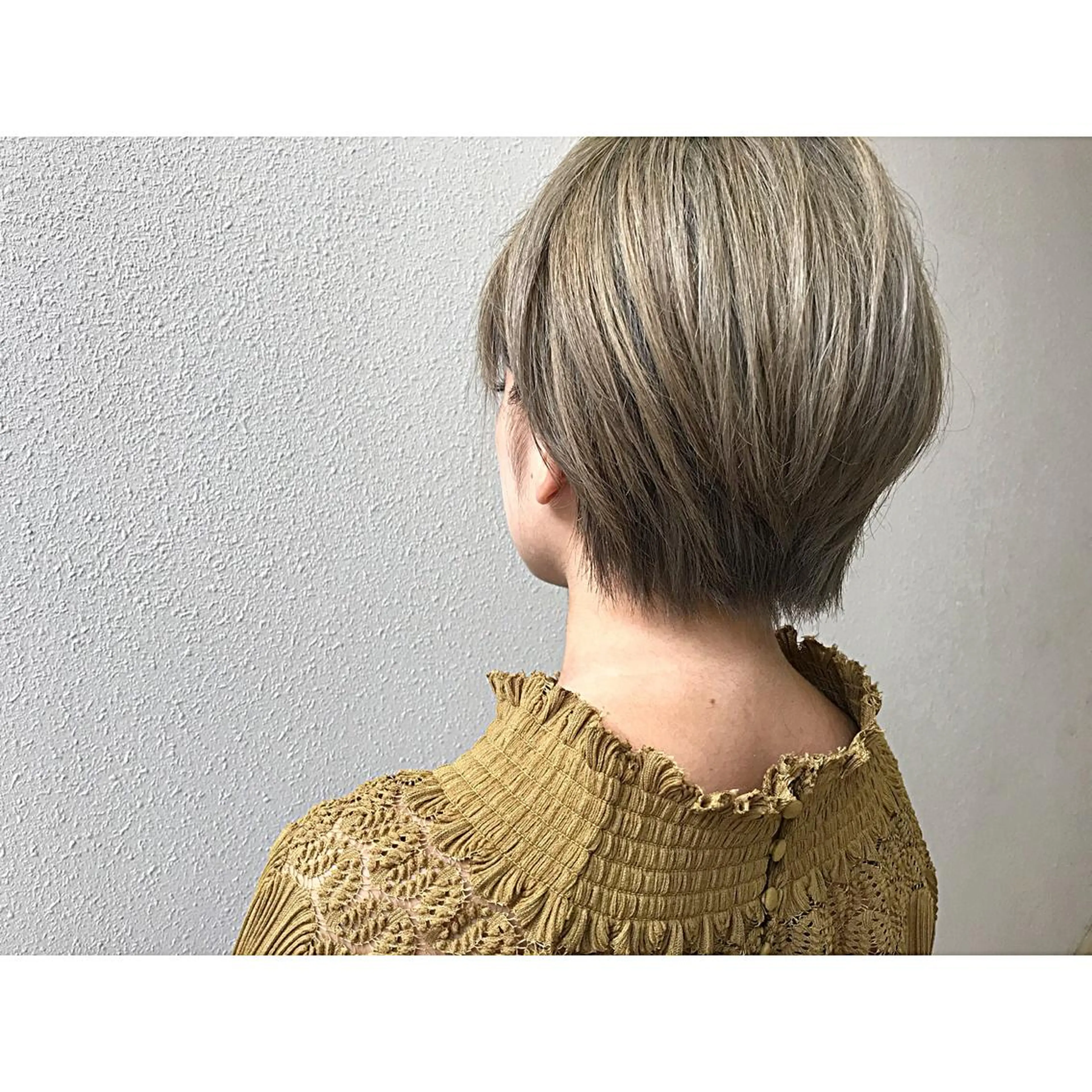 ショート カラー アディクシーカラー ブリーチ カット ヘアカラー トリートメント 荒木 拓也のヘアスタイル