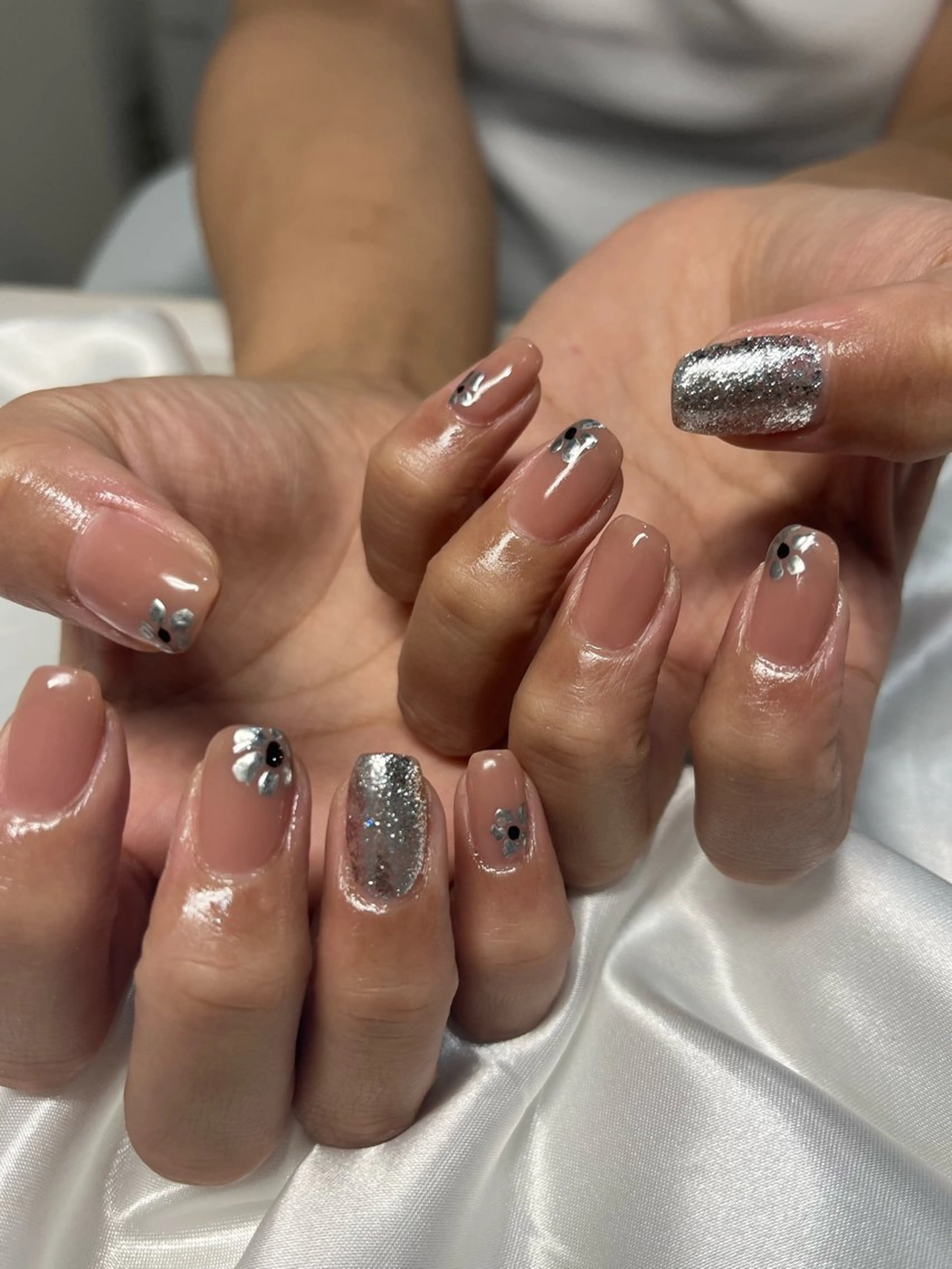 ネイル フラワーネイル シルバー ハンドネイル HazeGrass NAILのネイルデザイン