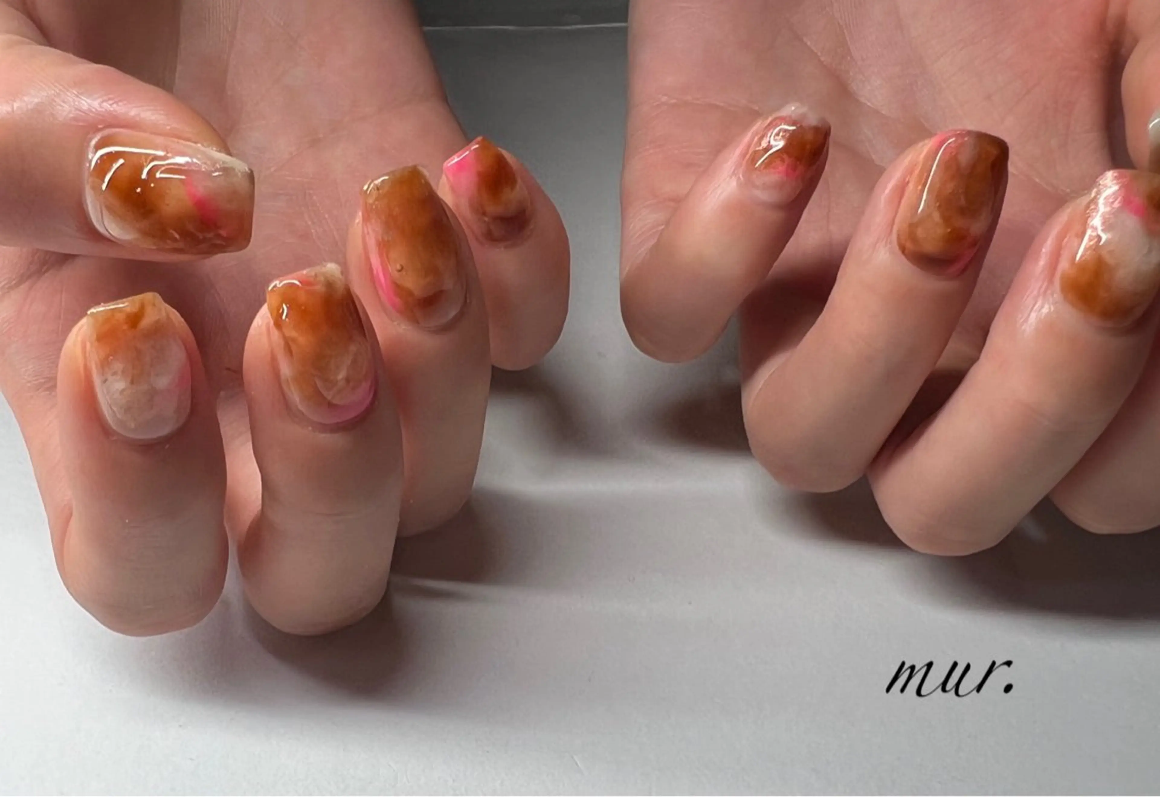 ネイル ブラウン ジェルネイル ニュアンスネイル ピンク ぷっくりネイル nailsalon mur.のネイルデザイン
