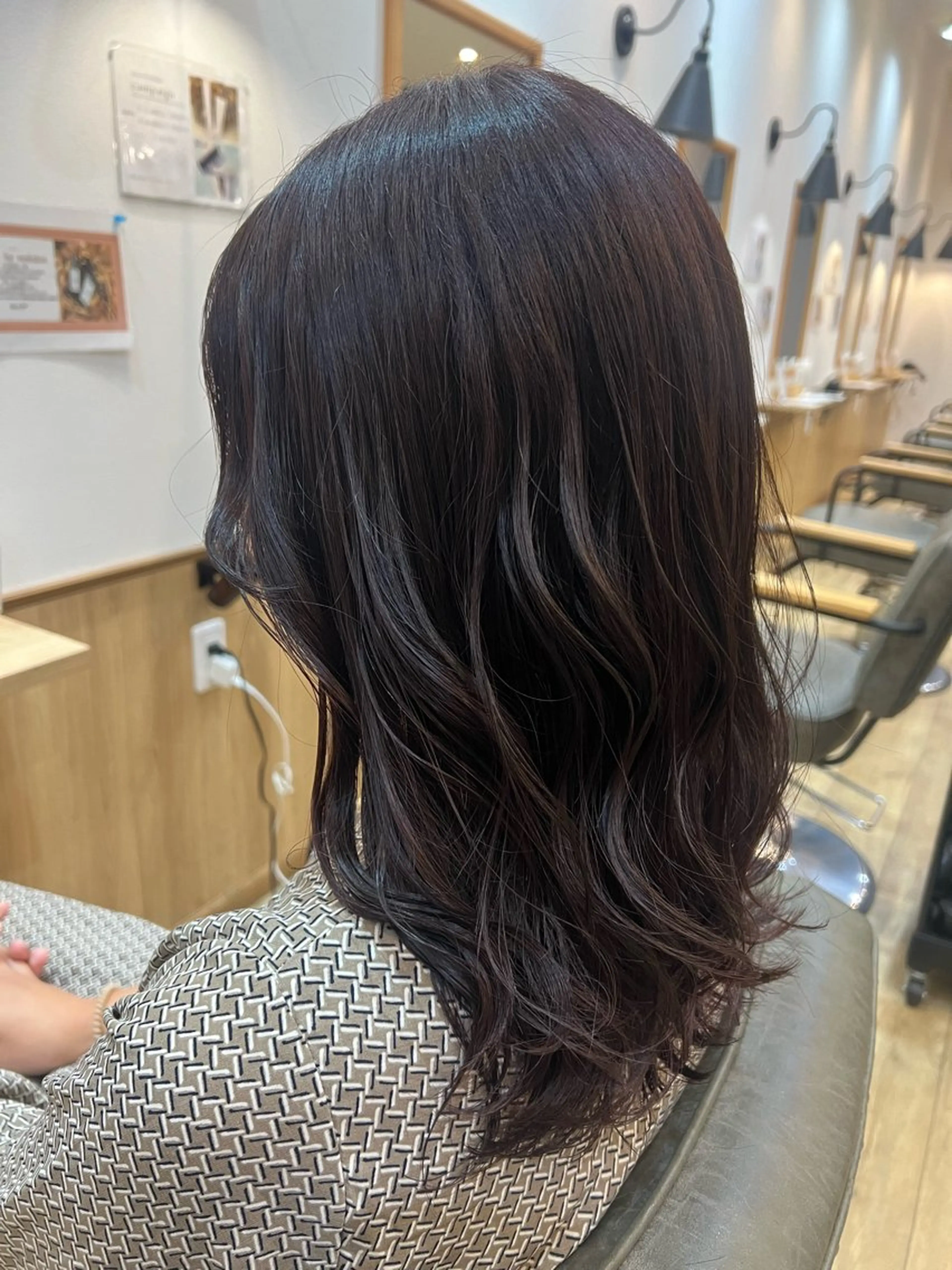 ミディアム 高辻 日菜のヘアスタイル