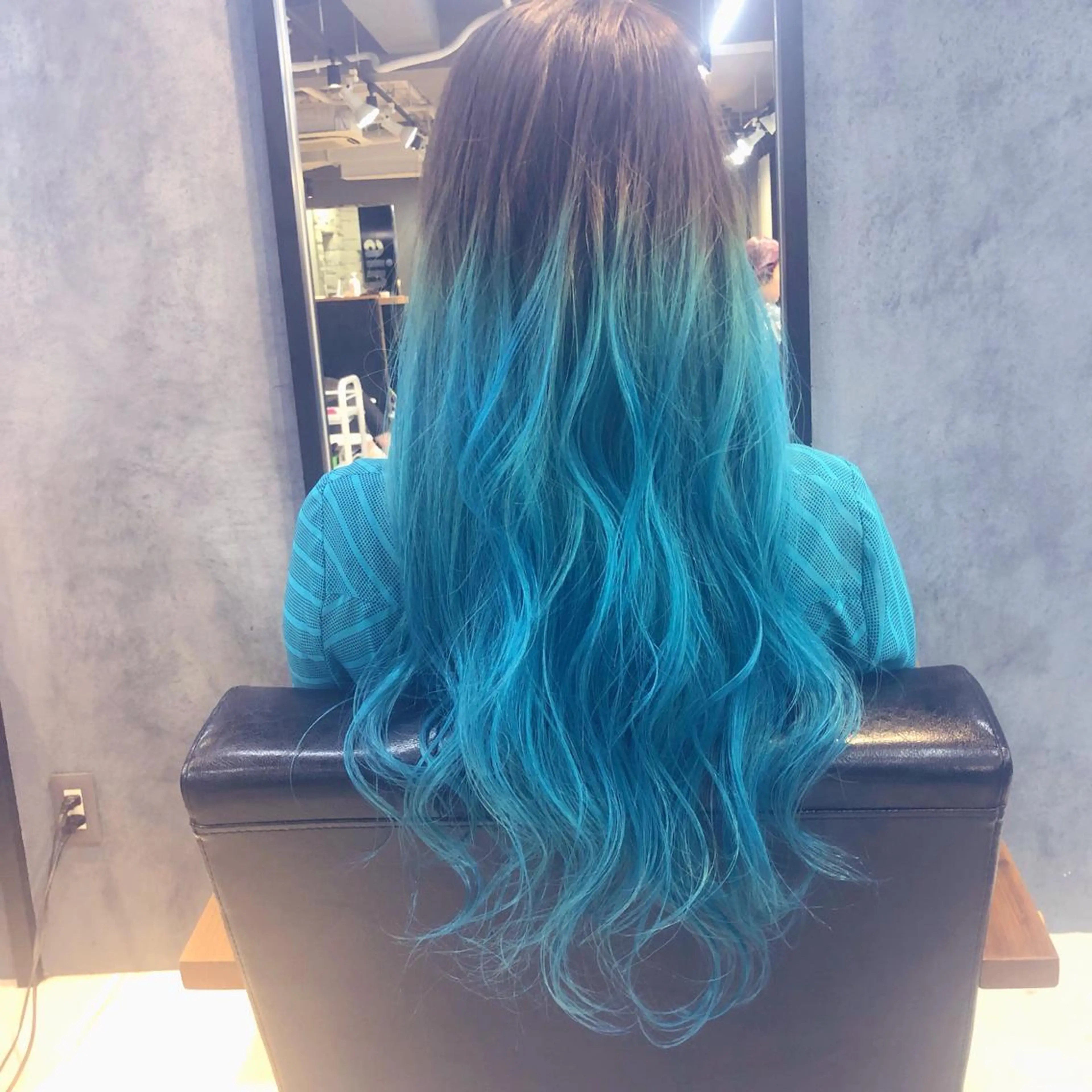 ロング カラー ヘアアレンジ ブリーチ ブルーカラー ainico +所属・前濱 ノゾミのヘアスタイル