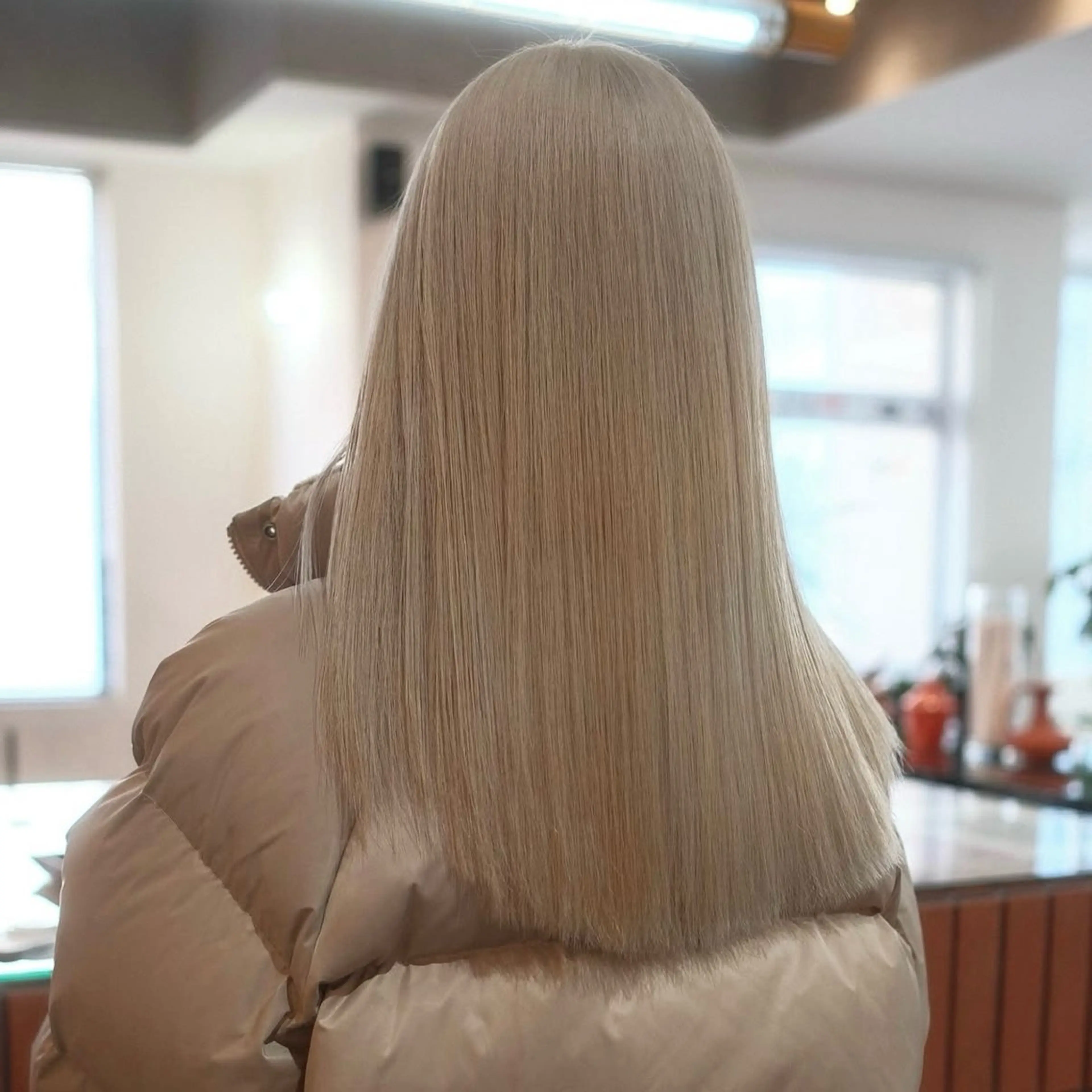 セミロング カラー ベージュカラー ハイトーンカラー ミルクティーベージュ ヘアカラー JOULE'S（ジュール）所属・JOULE'S yumekaのヘアスタイル