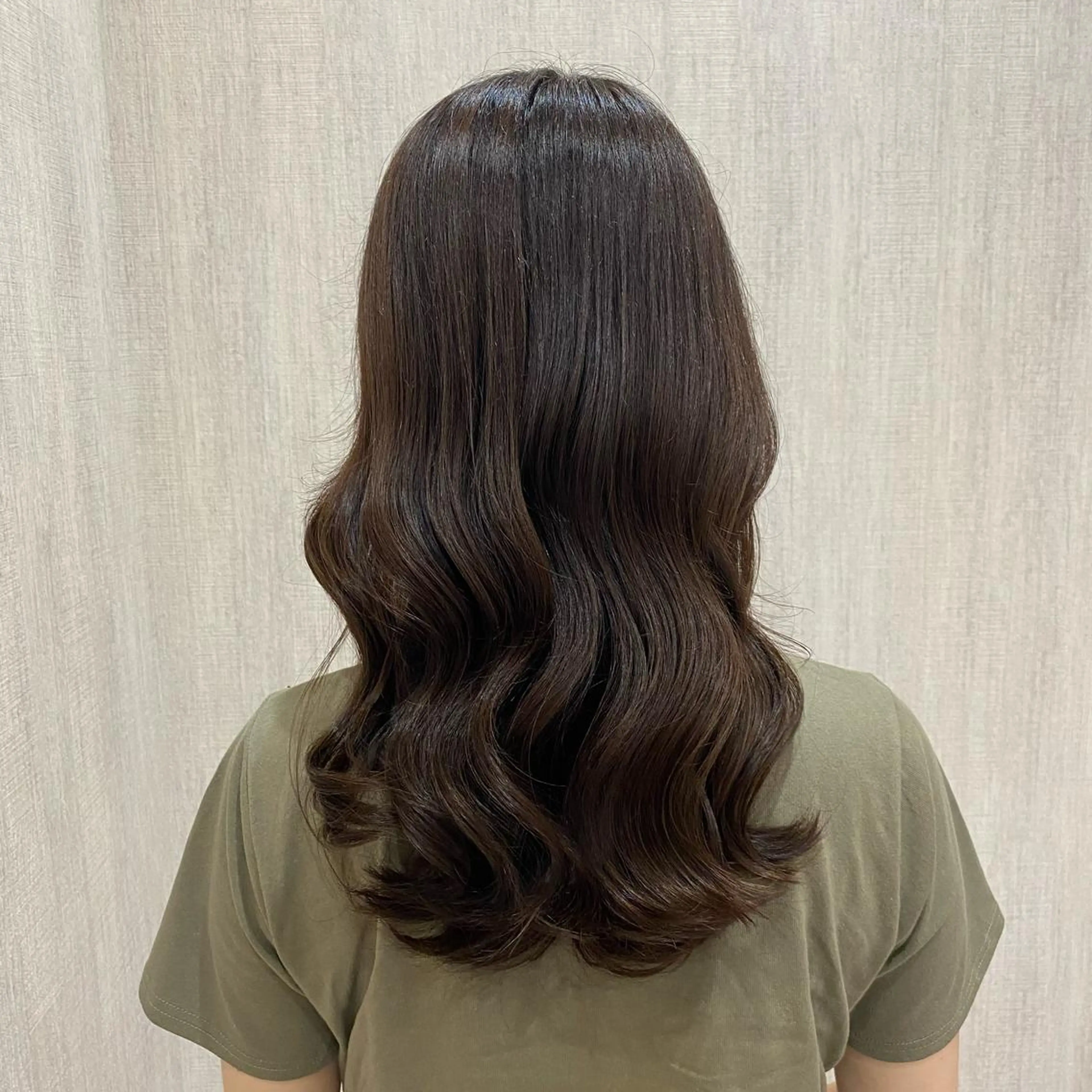 セミロング カラー カット ヘアカラー トリートメント 🫧透け感⋆艶髪💎 山口アヤカのヘアスタイル