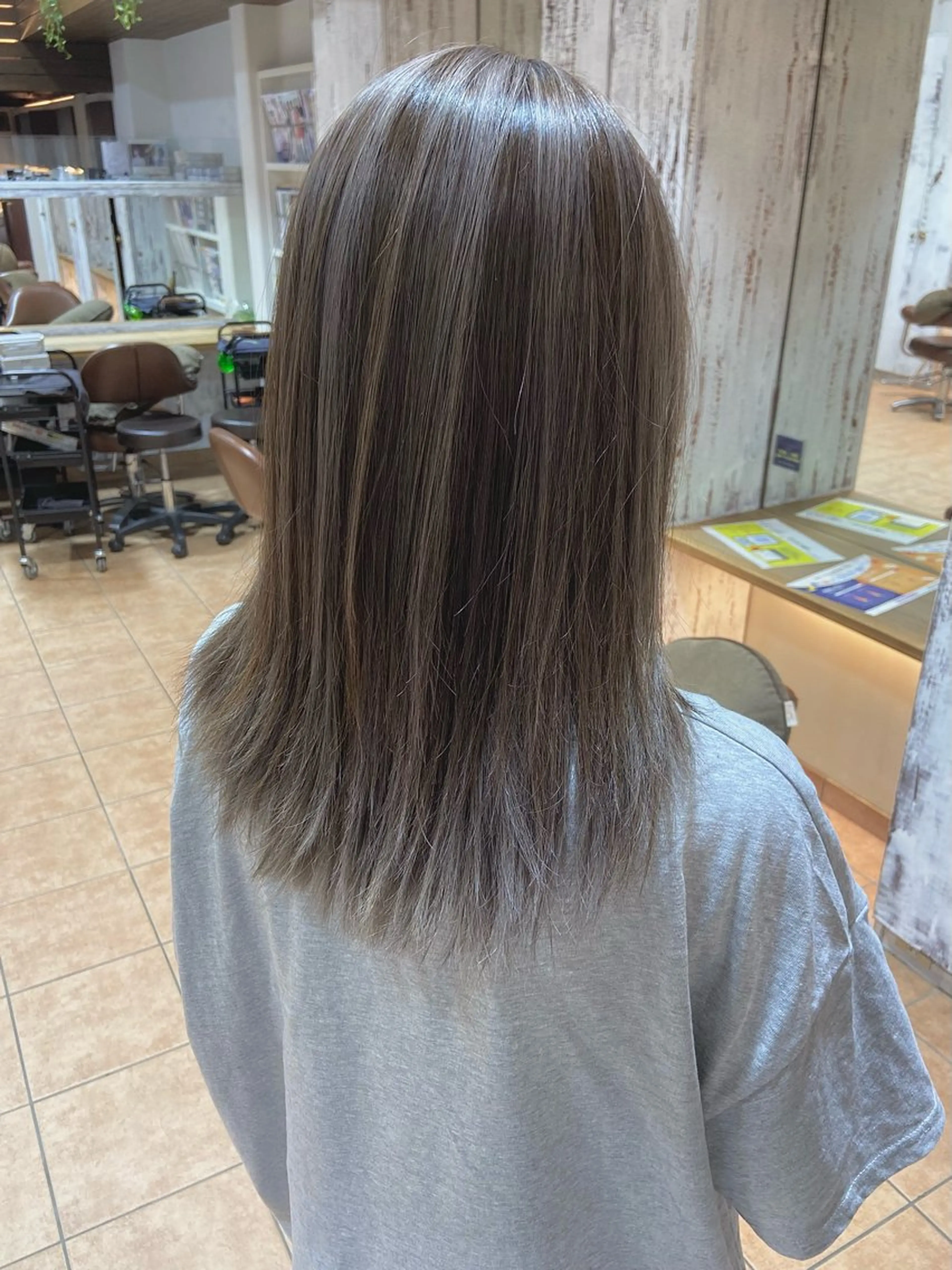 ミディアム カラー バレイヤージュ レイヤーカット BLUE所属・🍀Erica Koide🍀のヘアスタイル