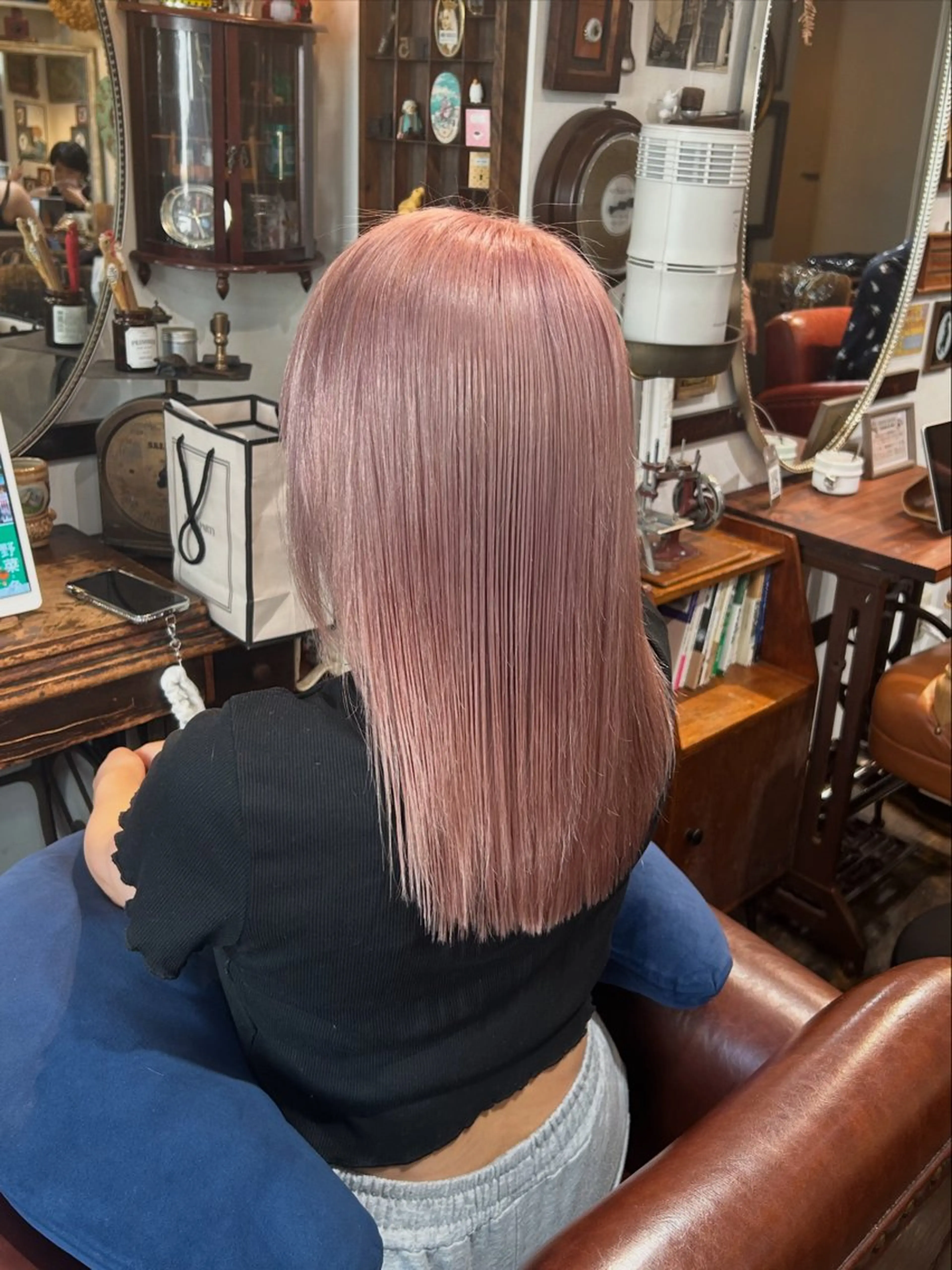 セミロング カラー ブリーチ ピンクカラー カット ヘアカラー トリートメント BRITS 渡辺 菜々子のヘアスタイル