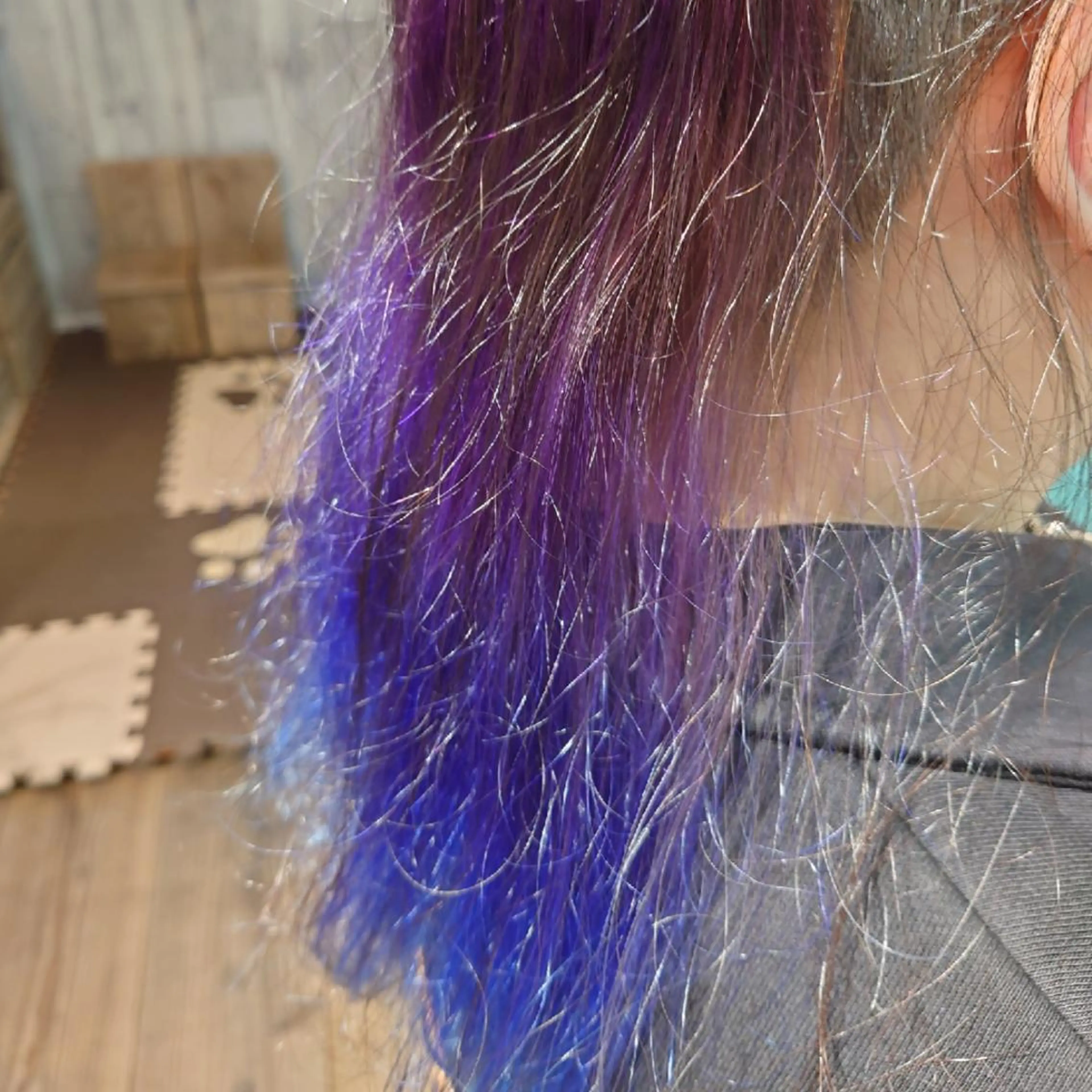 カラー ブリーチ ブルーカラー グラデーションカラー ヘアカラー DIFFUSIO (ディフュージオ)所属・伊藤 新のヘアスタイル