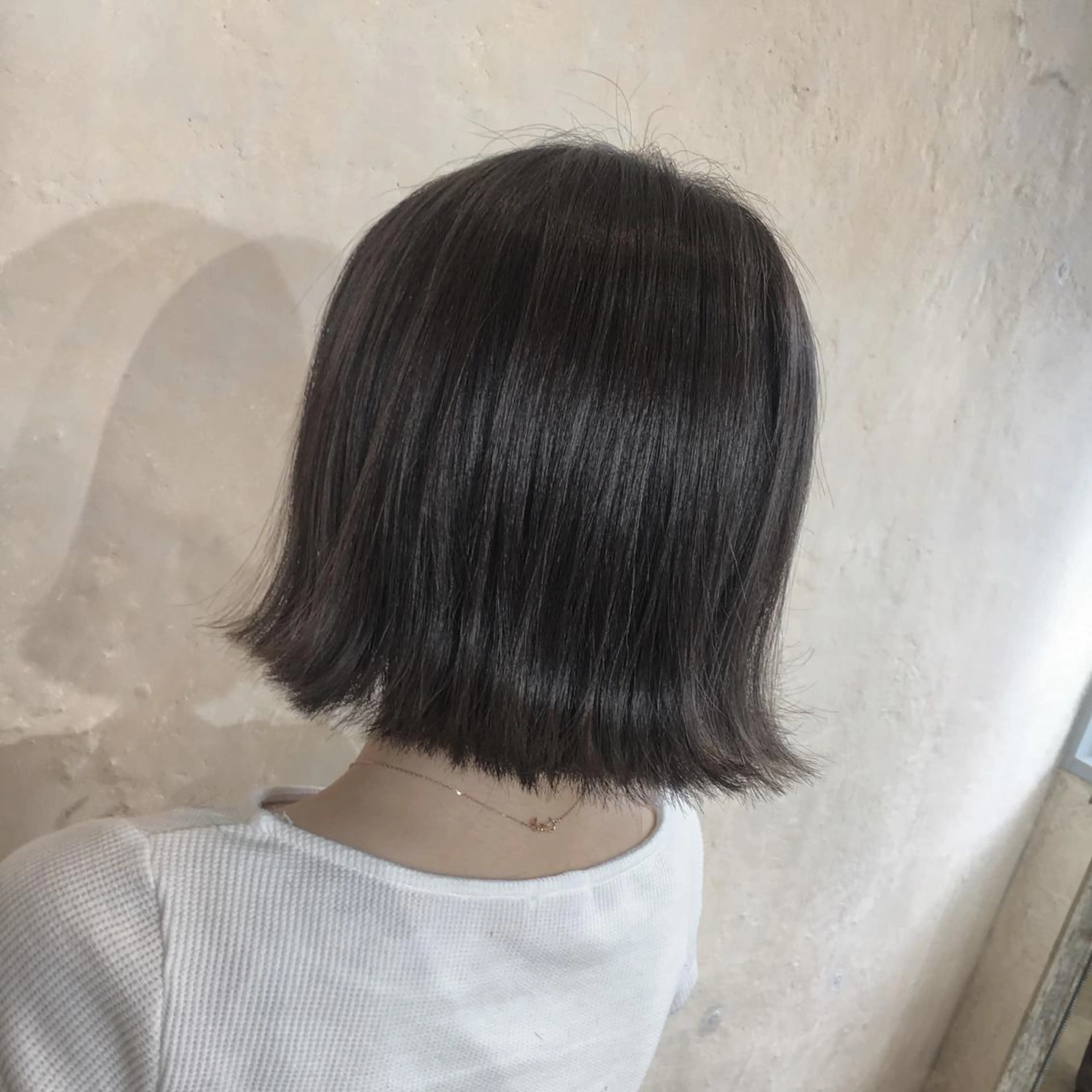 ショート カラー パーマ ヘアアレンジ メンズ キッズ ネイル マツエク・マツパ 前下がりボブ センターパート マッシュ アッシュ グラデーションカラー 角床直哉 カラーカットNO 1のヘアスタイル