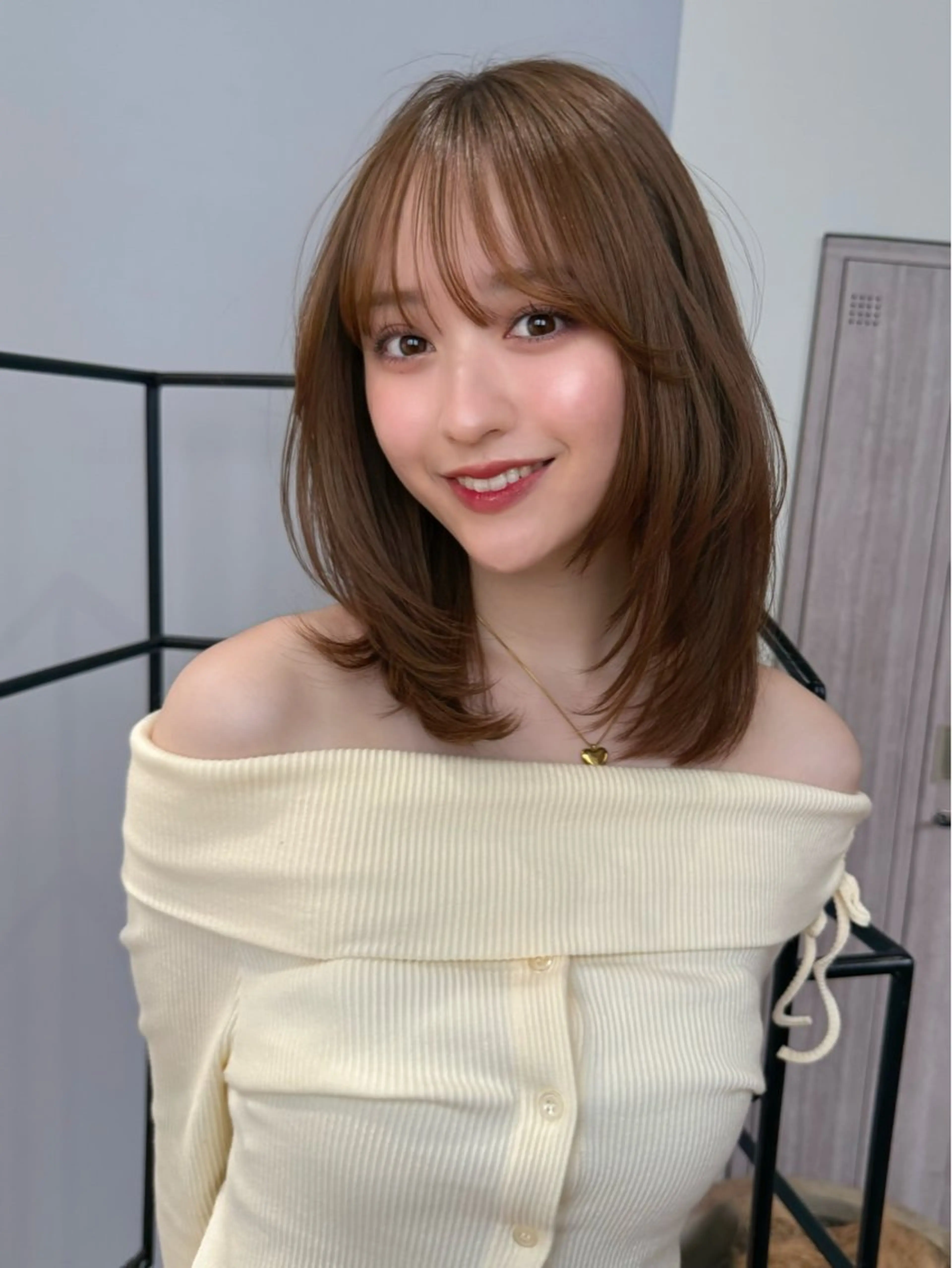 ミディアム 伸ばしかけ レイヤーカット SIGN shibuya所属・小湊 柊花のヘアスタイル