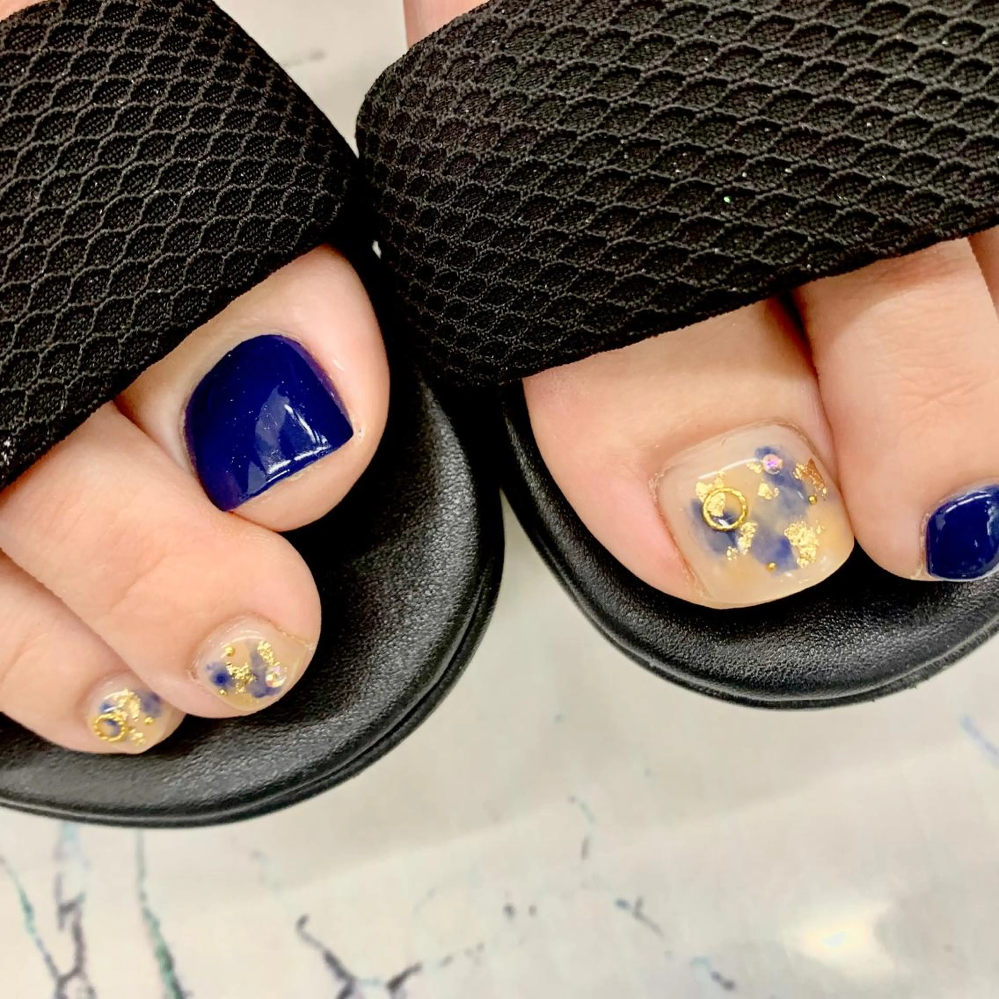 ネイル ネイビー ニュアンスネイル フットネイル nail salon -Lien-所属・nailsalon -Lien-のネイルデザイン