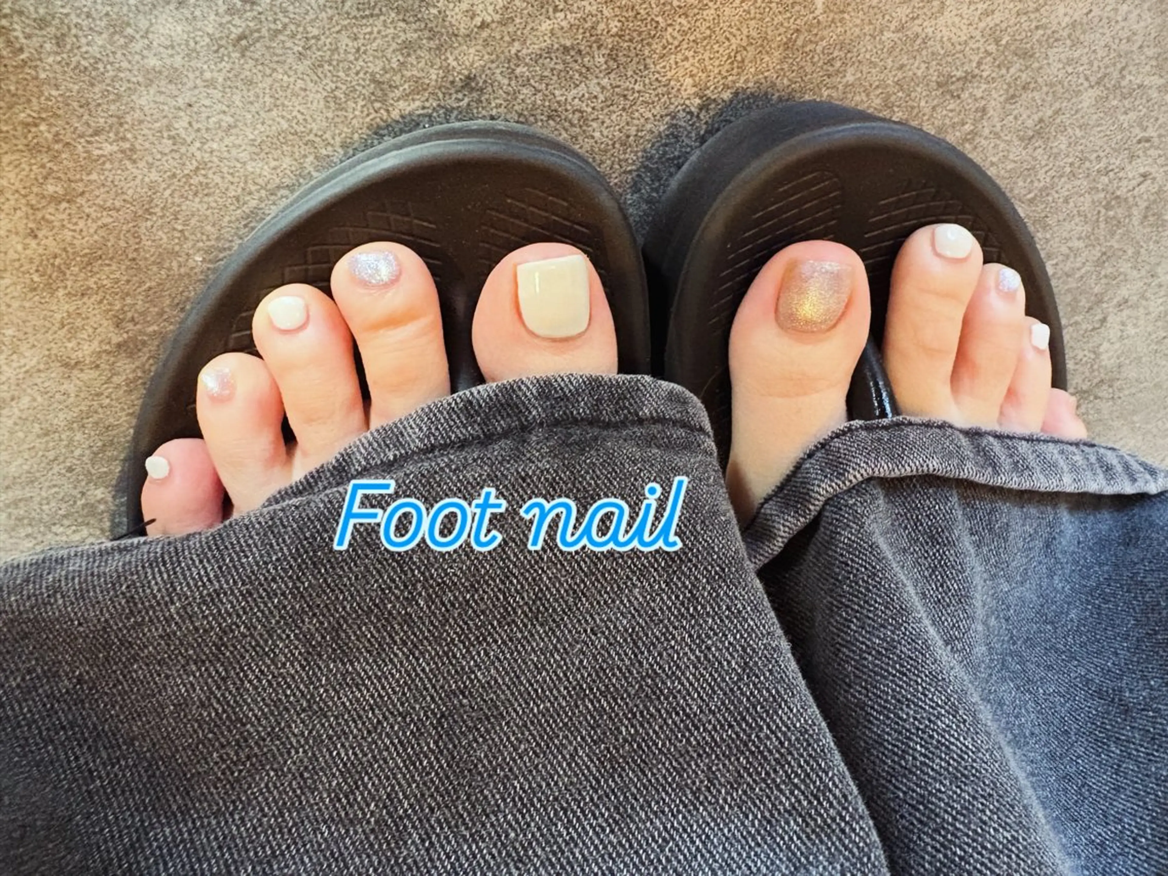 ⚪︎Foot magnet color🍪マグネット 2色お選びいただけます。(オフ時間30分プラスです)の写真