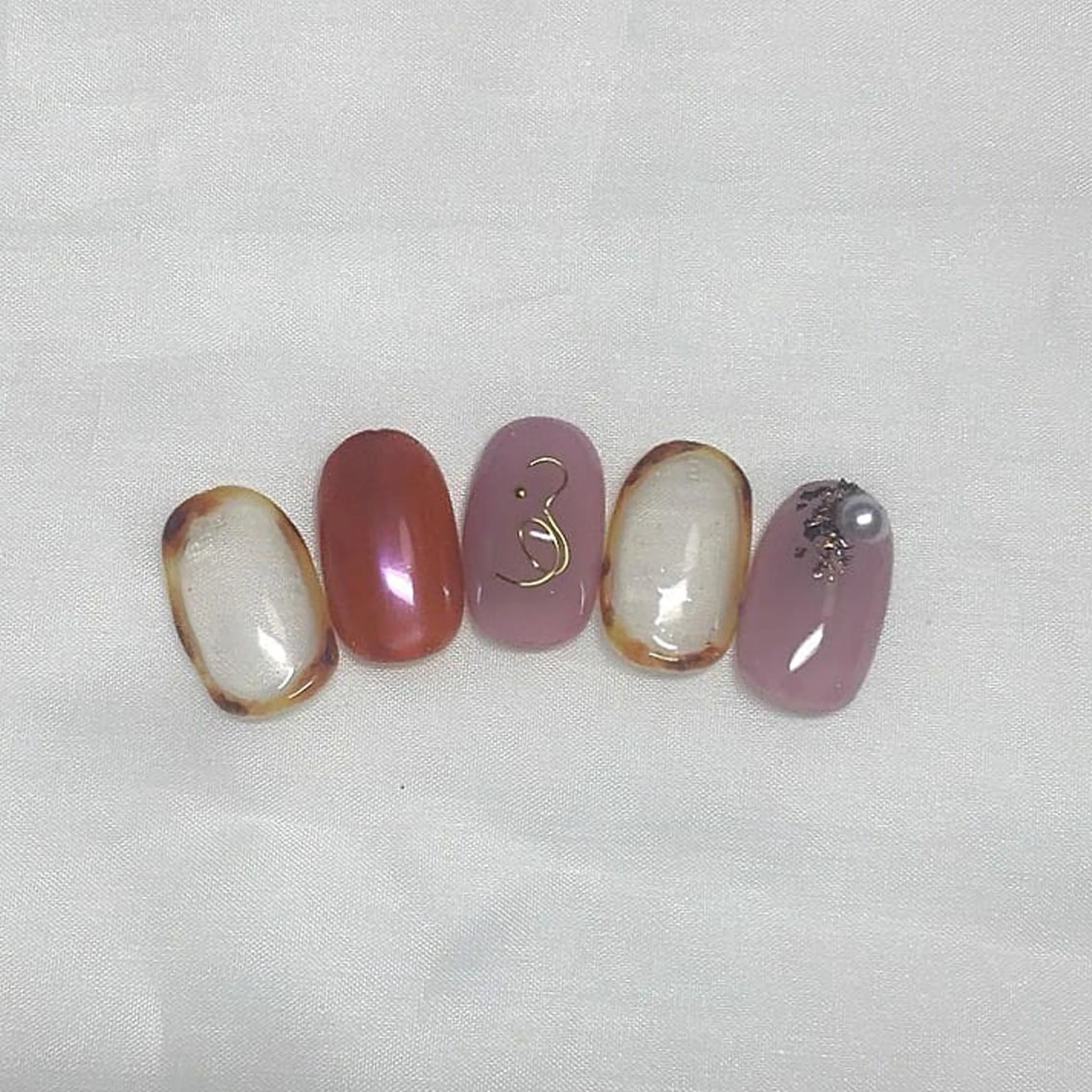 ネイル べっ甲ネイル ミラーネイル ハンドネイル ハンドケア lyly.nail所属・lylynail YUUKAのネイルデザイン