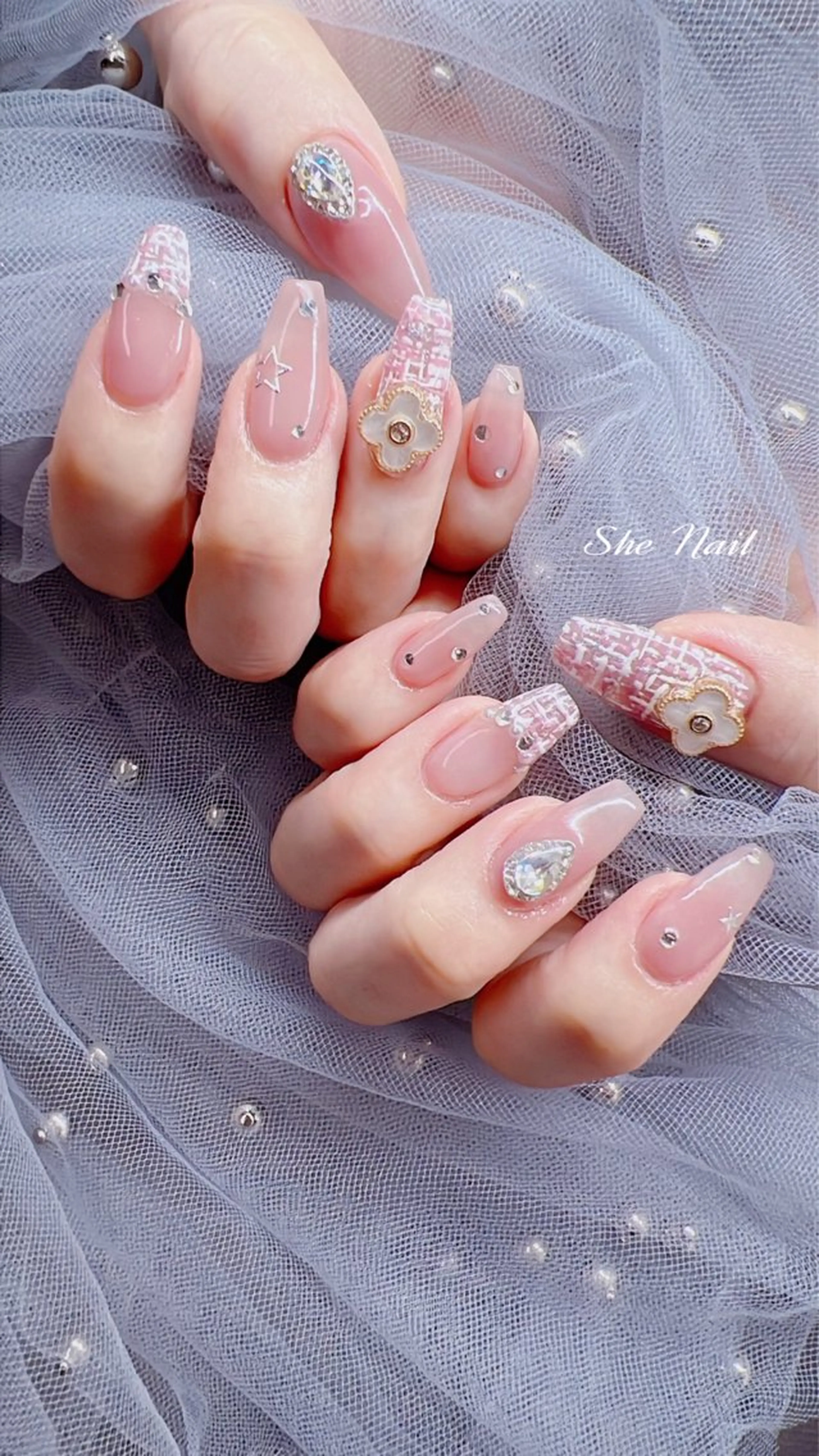 ネイル チークネイル 長さ出し フレンチネイル ハート キラキラネイル ハンドネイル She   Nail所属・ISA_ BELLAのネイルデザイン