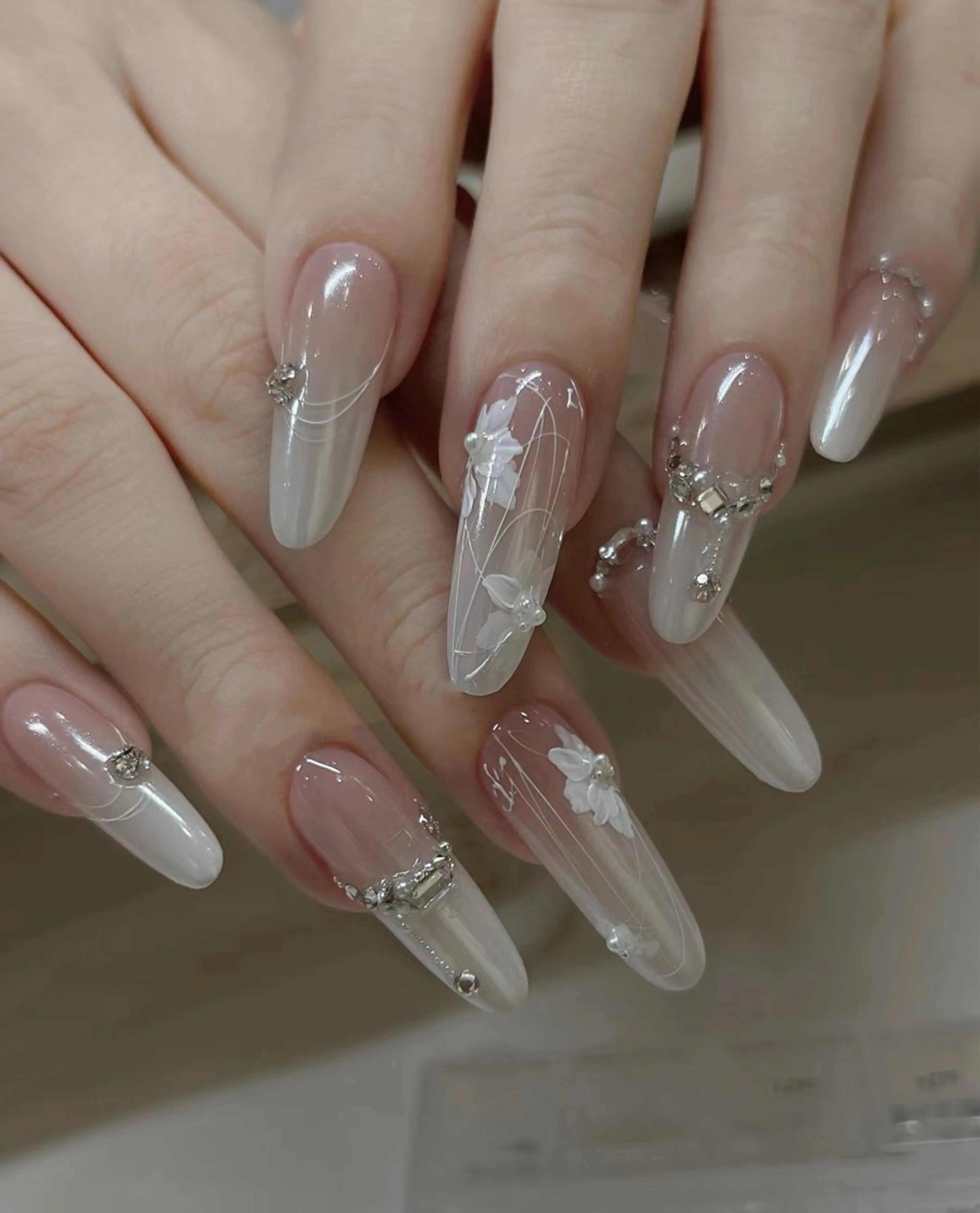 ネイル オーロラネイル グラデーション ストーンネイル BabyYouMi nailのネイルデザイン