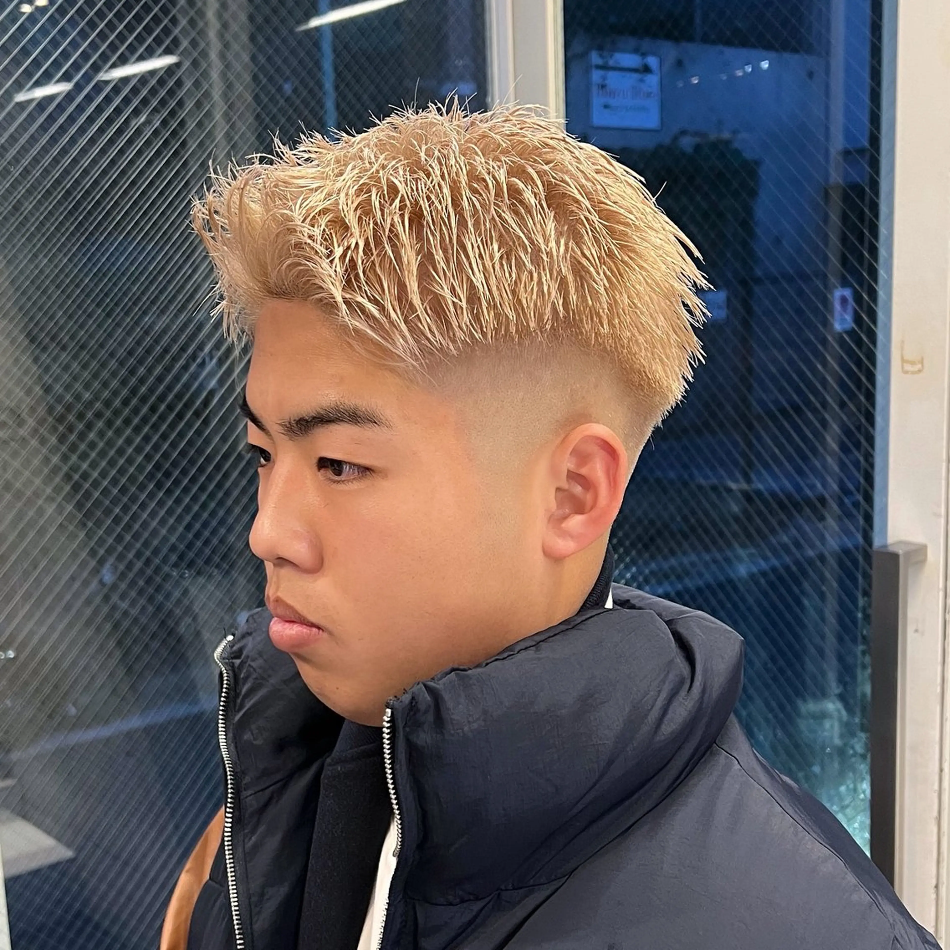 メンズ メンズブリーチ フェードカット メンズショート カット ヘアカラー トリートメント メンズ特化/パーマ/ メッシュ/竜成のヘアスタイル