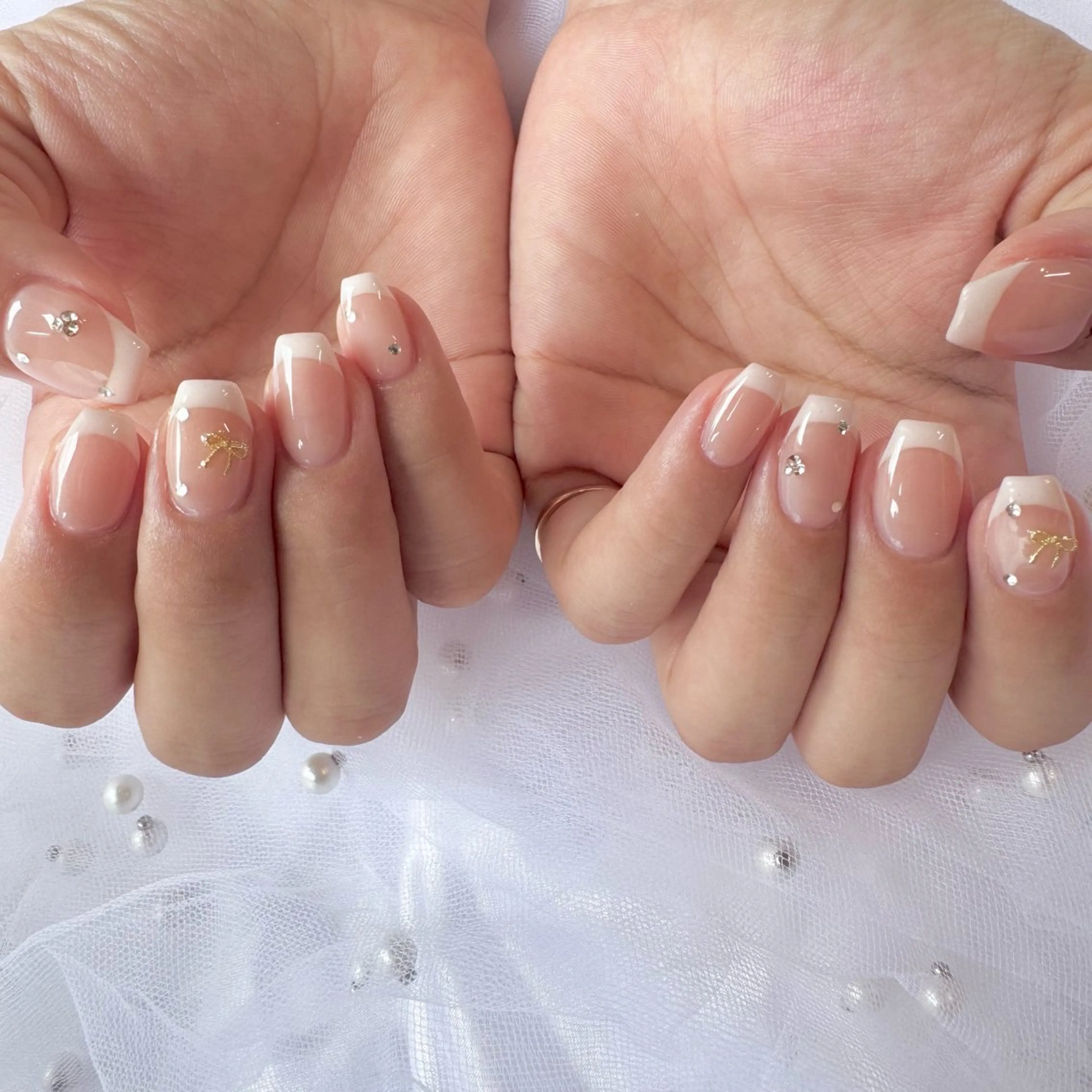 ネイル フレンチネイル ガーリー ハンドネイル nail salon e'mu💐のネイルデザイン