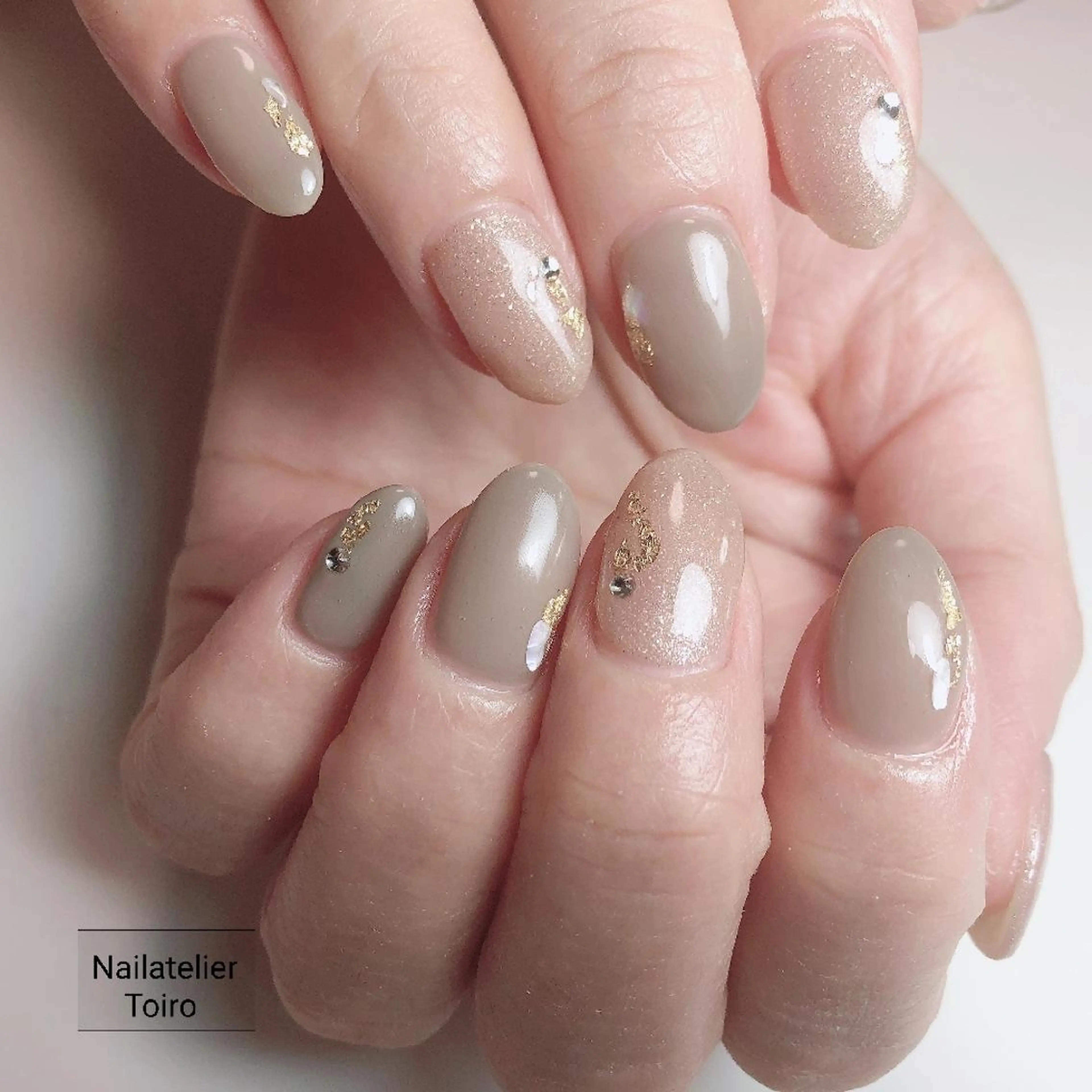 セミロング 卒業式のヘアスタイル ☺︎山部 志麻☺︎のネイルデザイン