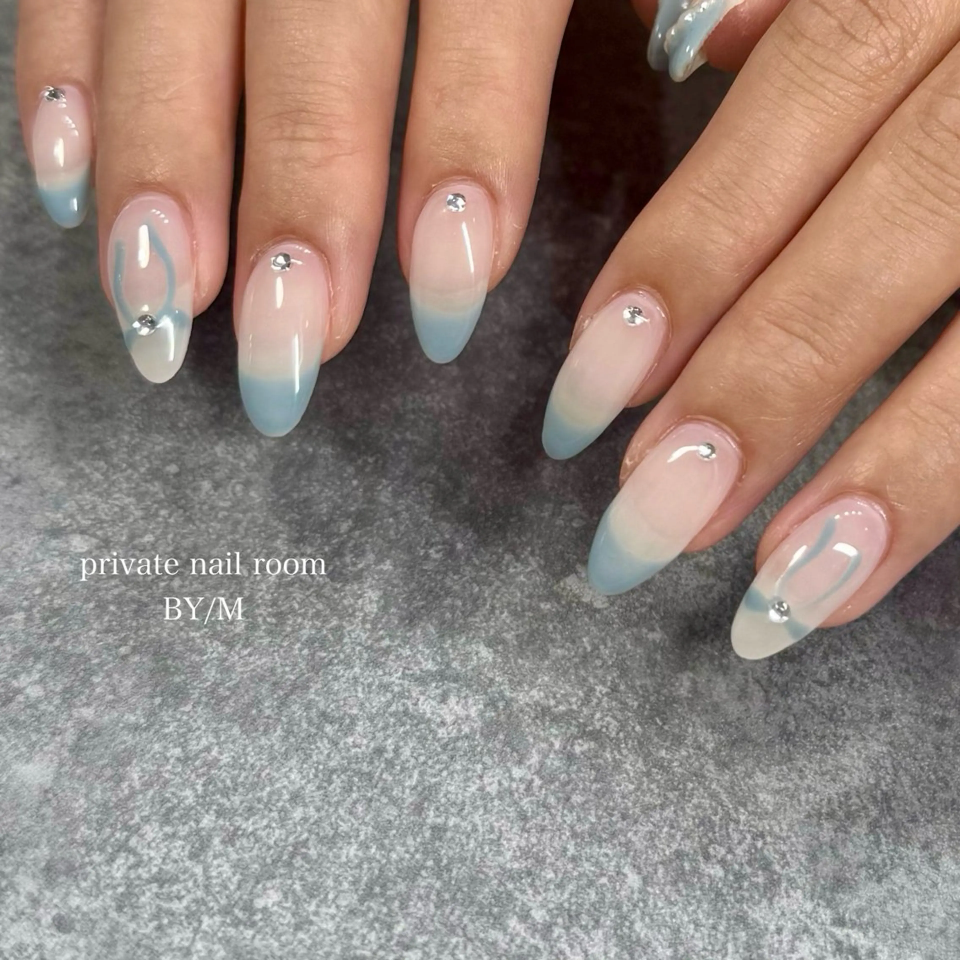 ネイル フレンチネイル 水色 持ち込み ホワイト ハンドネイル BY / Mのネイルデザイン