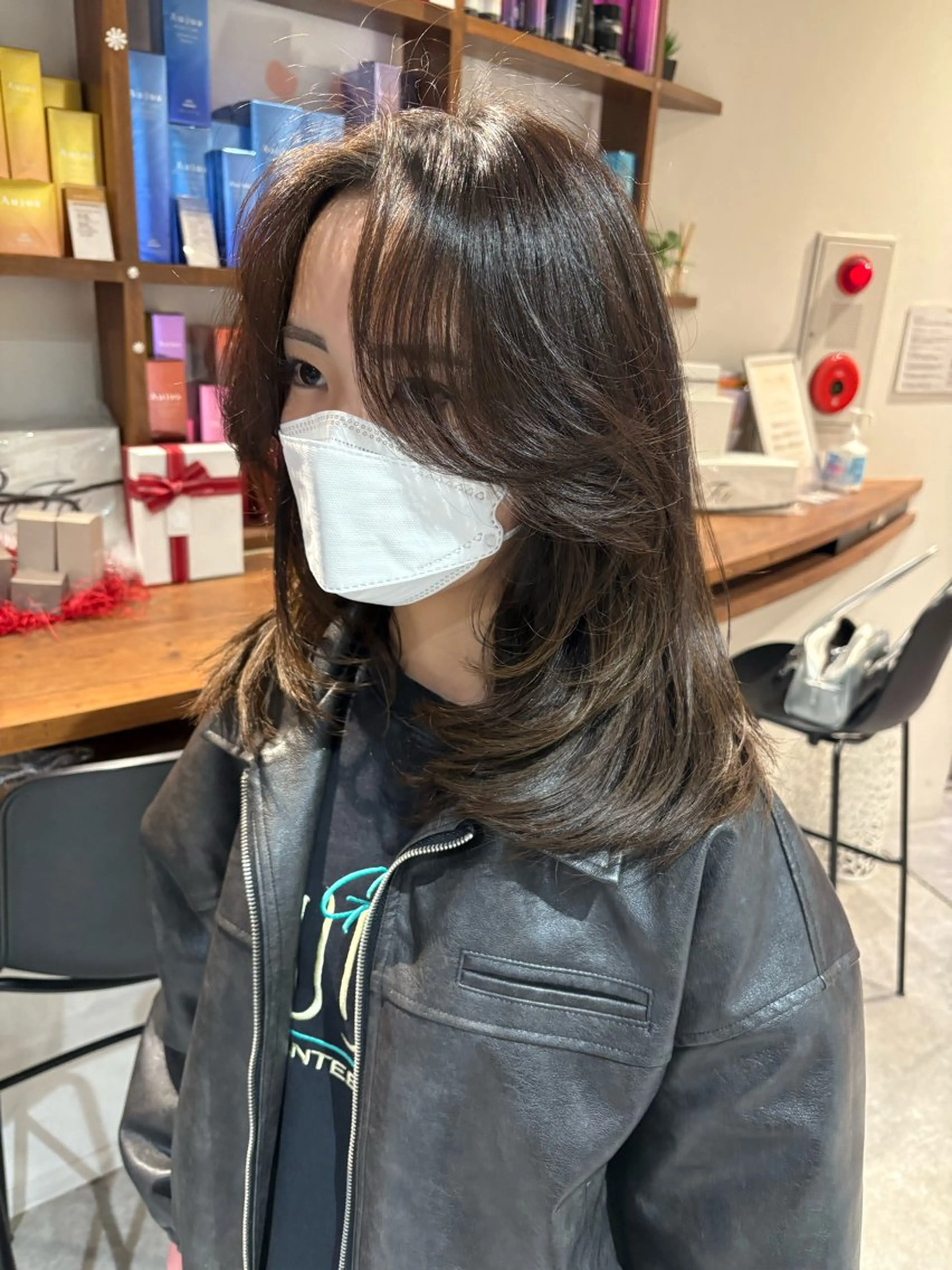 ミディアム カラー ブラウンカラー ナチュラルブラウン レイヤーカット トリートメント カット ヘアカラー トリートメント 海外レイヤー/赤み 消しカラー/上原聖奈のヘアスタイル