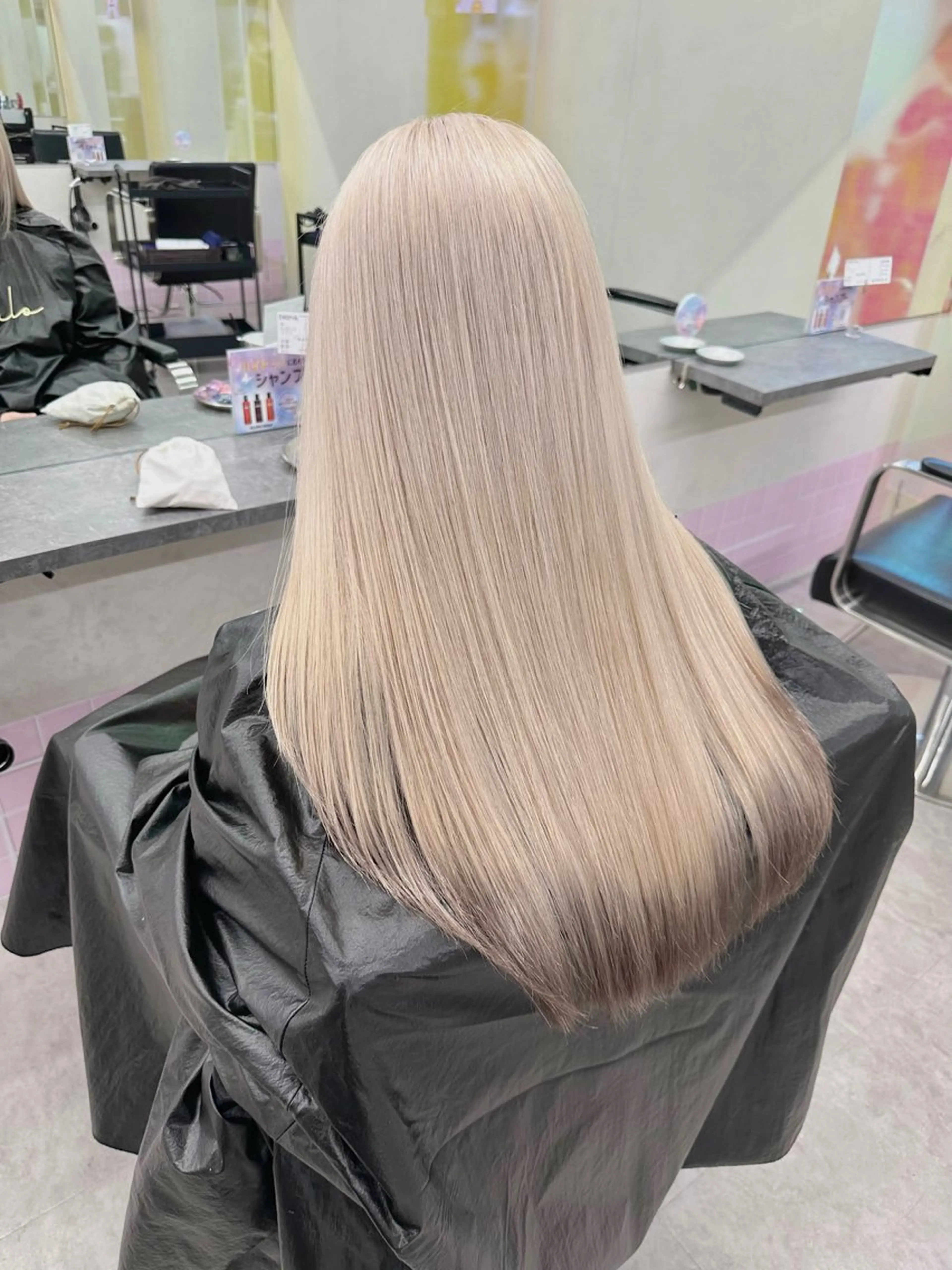 ロング カラー ウルフとハイトーン みっちー✂️のヘアスタイル