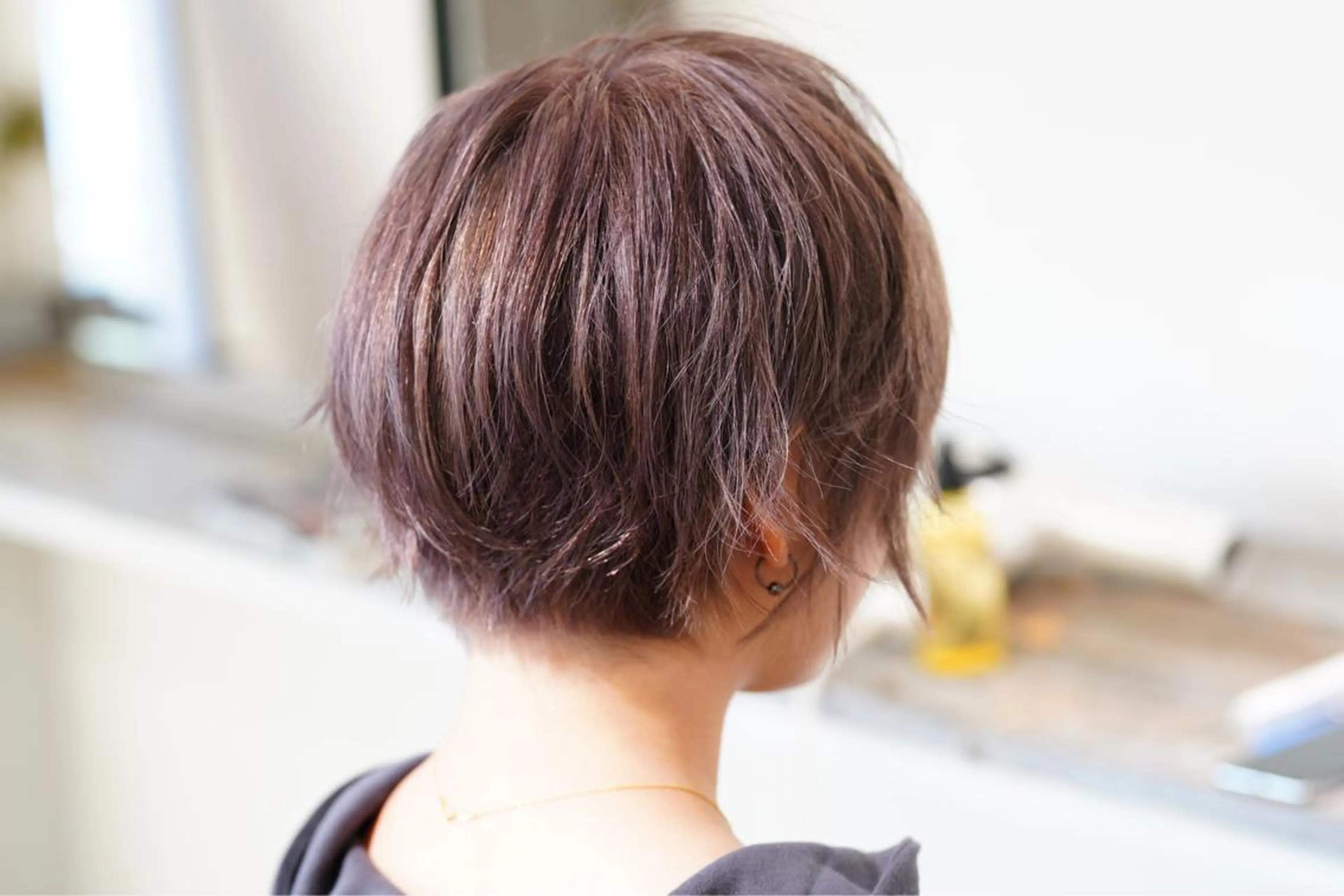 ショート カラー ハイトーン/レイヤー /ケアブリーチ石川治のヘアスタイル