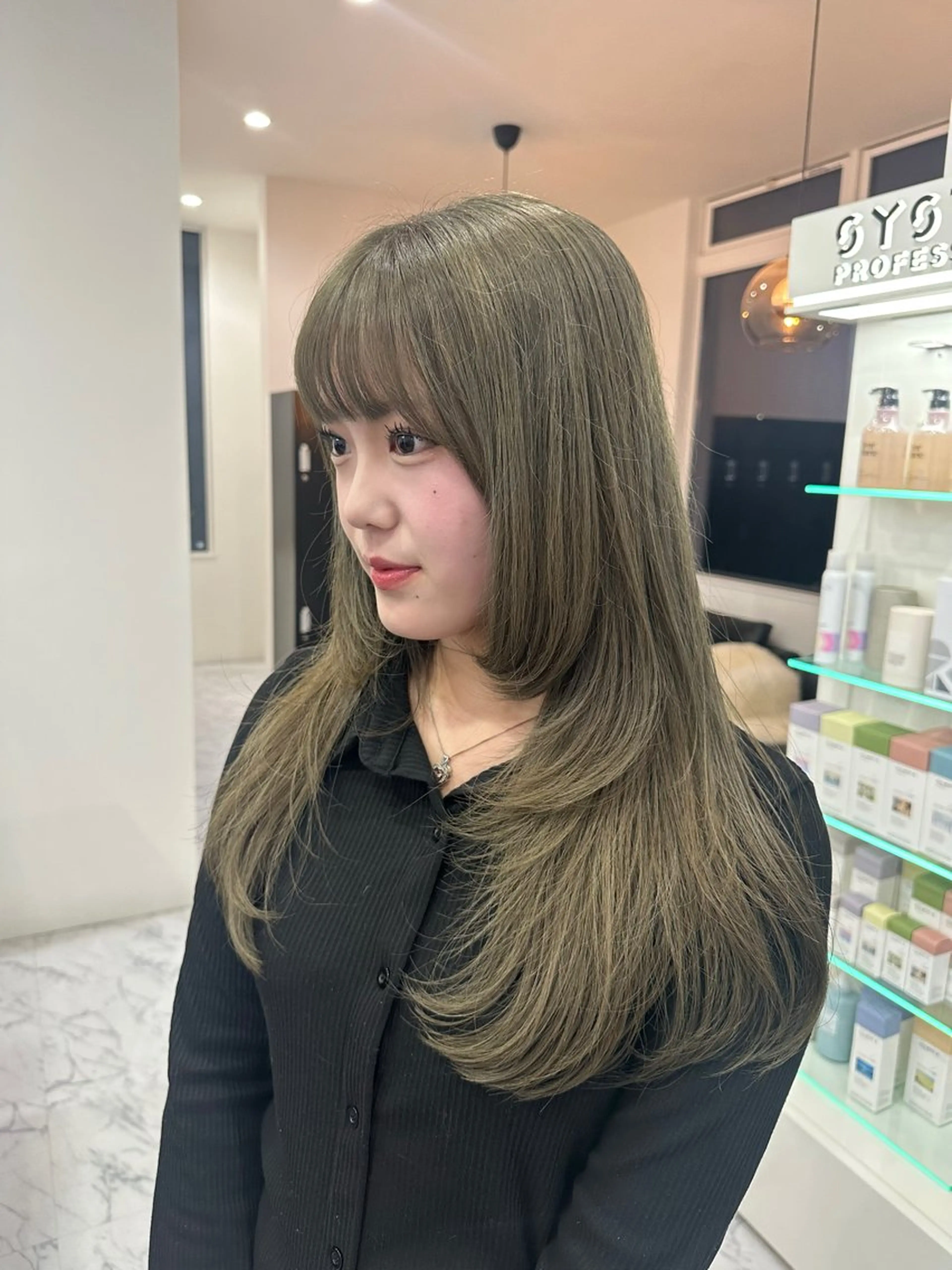 ロング カラー グレージュ オリーブグレージュ オリーブグレー ロング マイ/カットモデル /暖色カラーのヘアスタイル