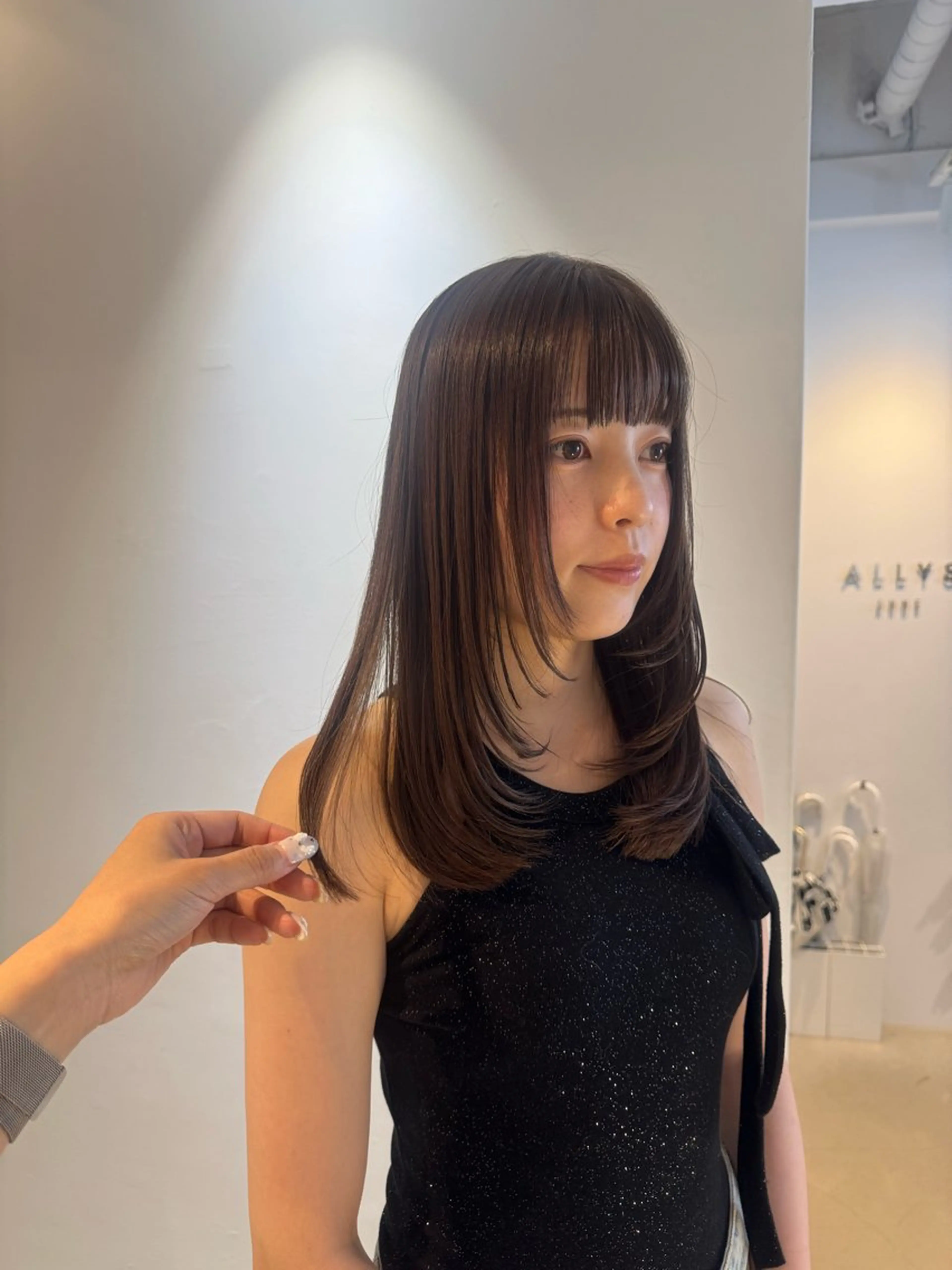 セミロング 顔まわりレイヤー レイヤーカット カット ヘアカラー トリートメント ALLYS 渋谷店所属・最高級の艶のある カラーmei🎨のヘアスタイル