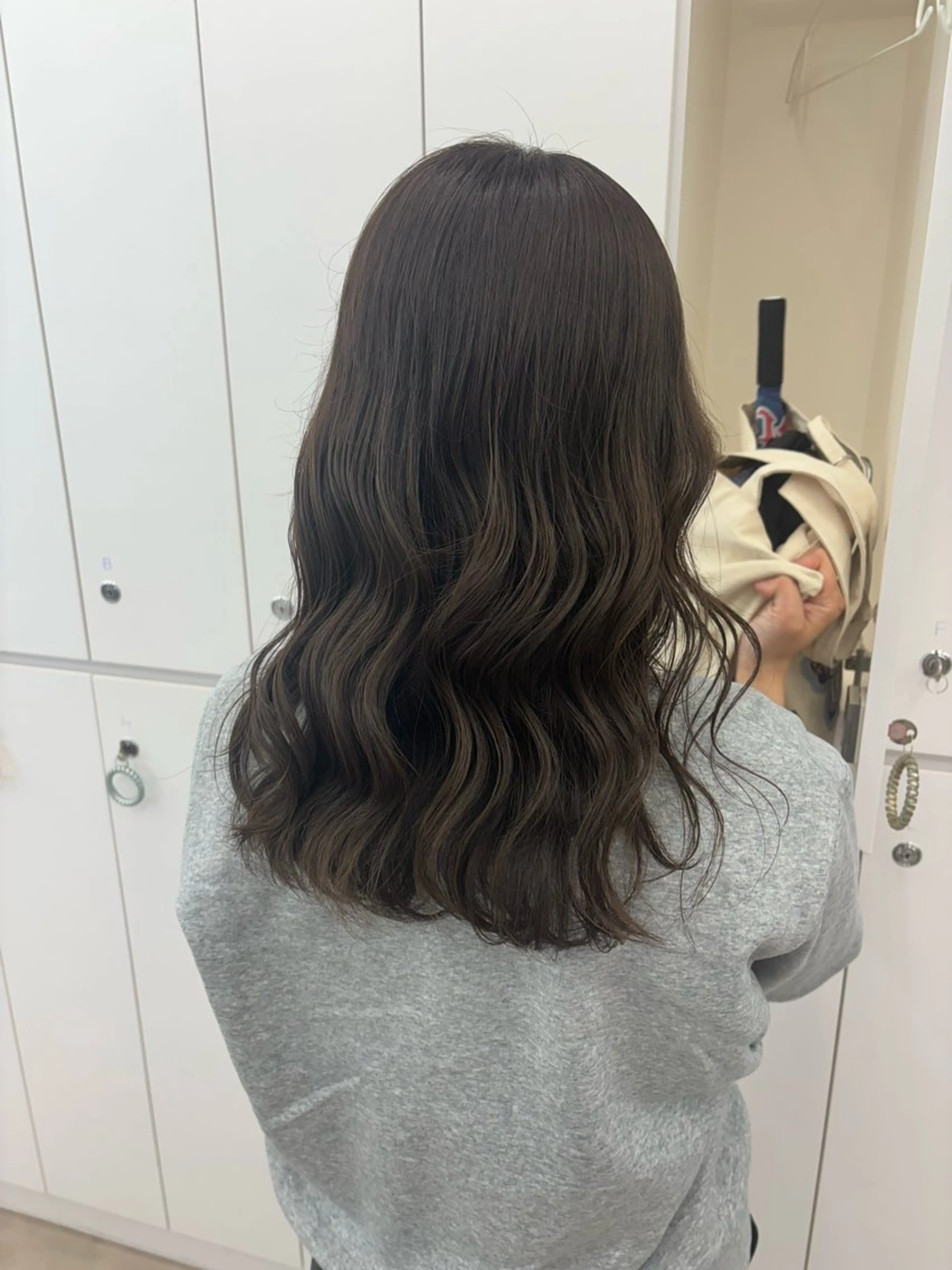 セミロング ヘアカラー リン🔔ボブ cut ベージュカラー🤎のヘアスタイル