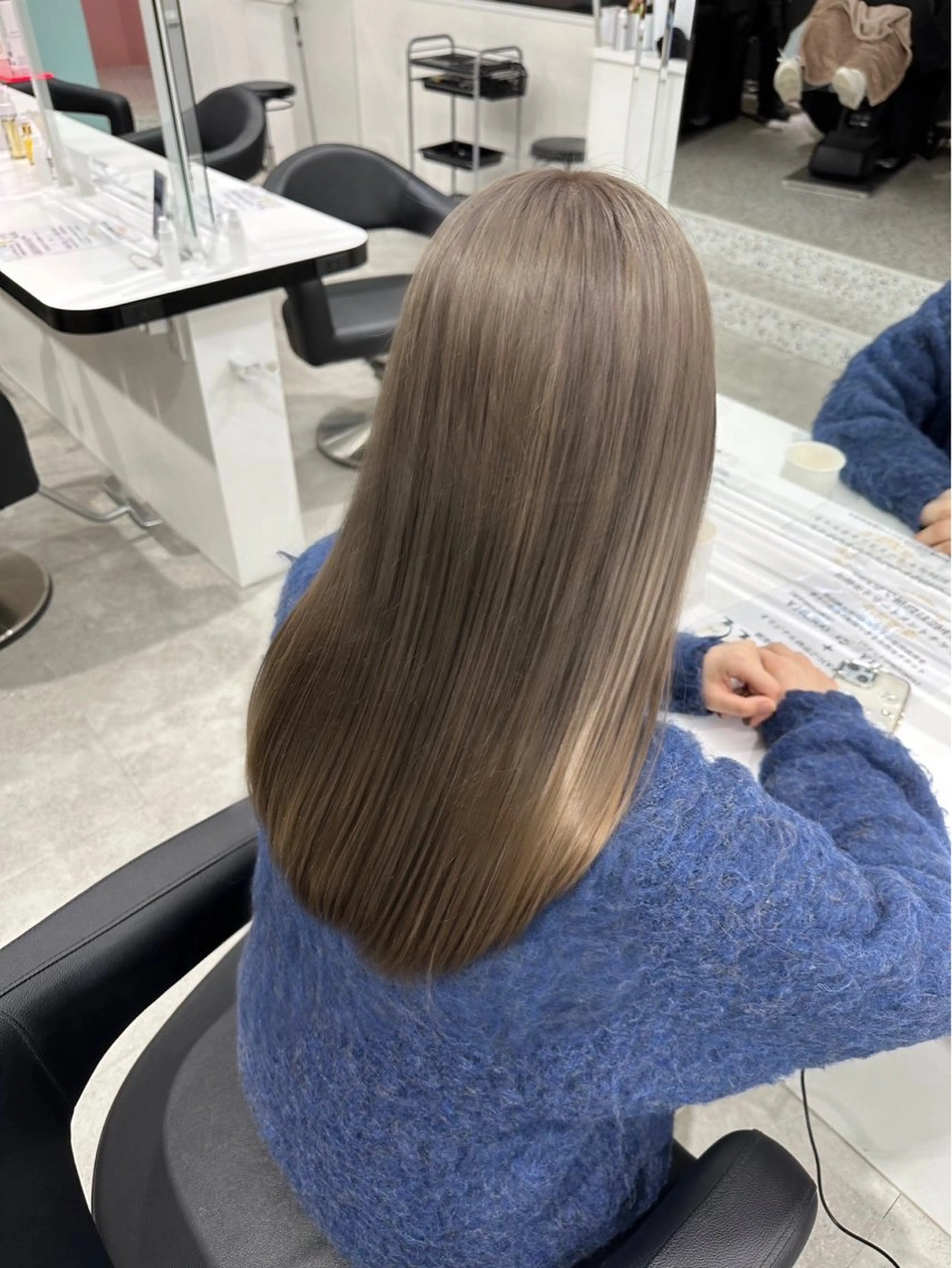 セミロング レイヤーカット／ ハイトーン/Moeのヘアスタイル