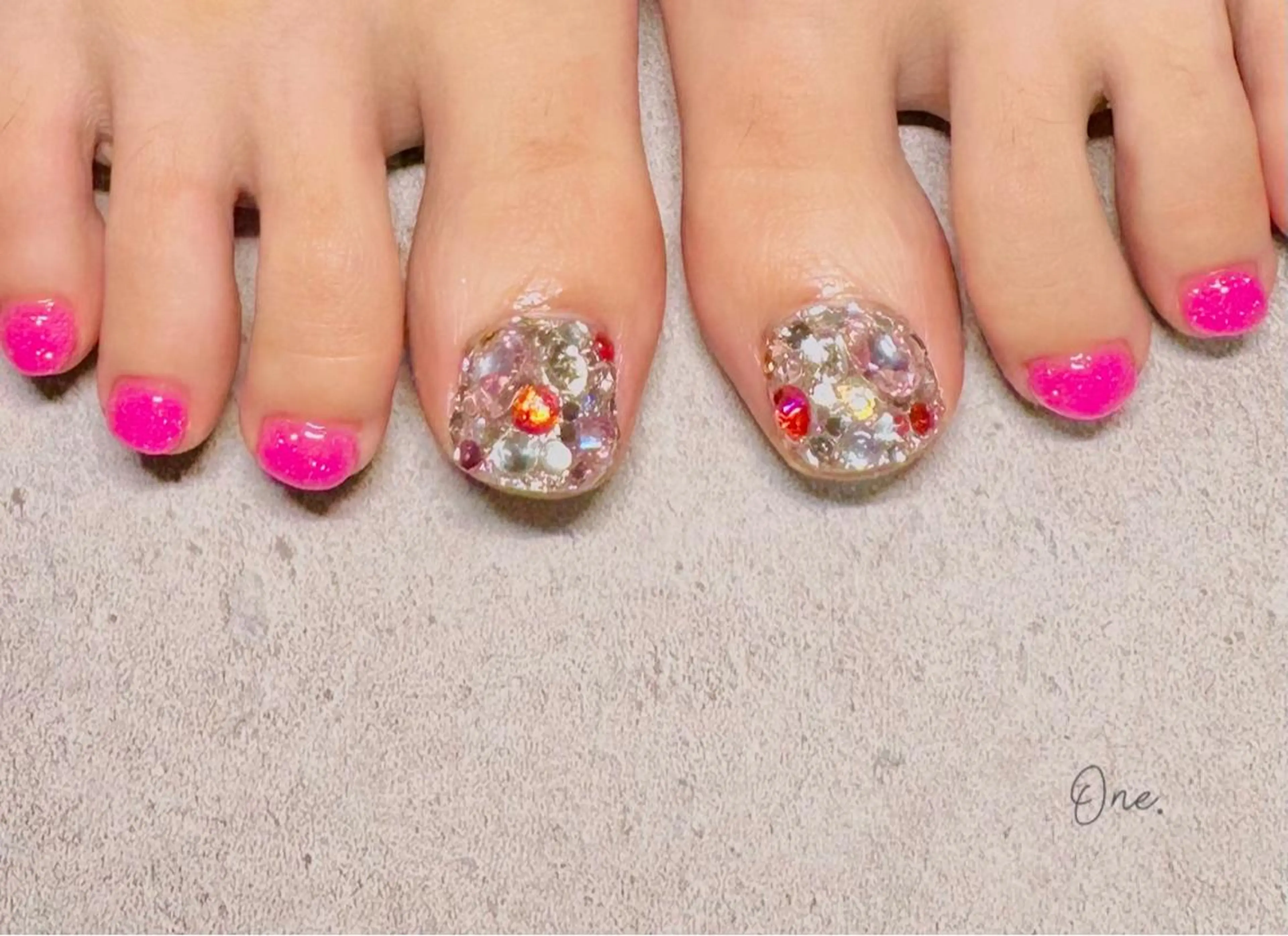 ネイル ストーンネイル フットネイル 田中 愛未のネイルデザイン