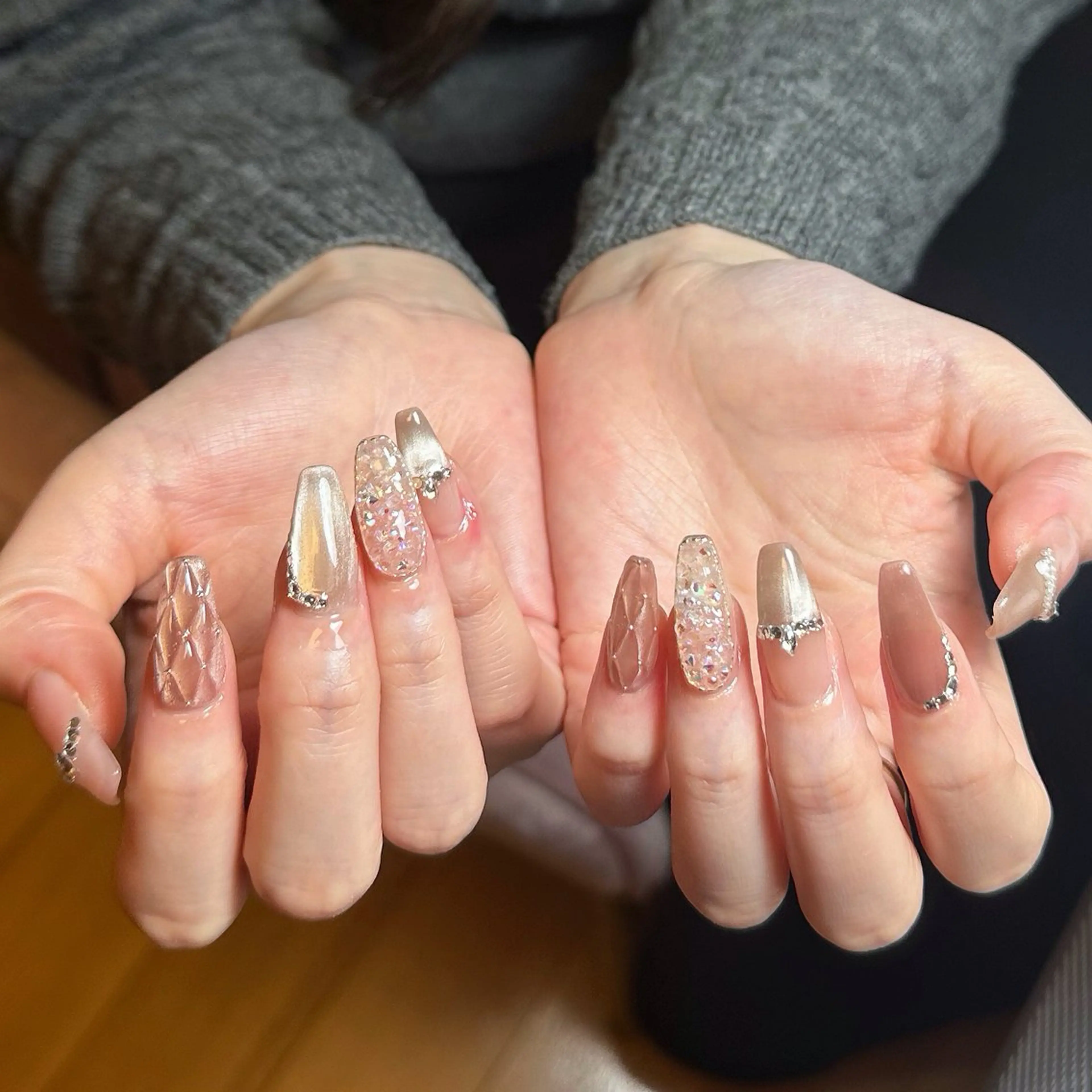 ネイル 長さ出し グラデーション キラキラネイル 韓国ネイル ラメ(グリッター) ハンドネイル ハンドケア Chisa Nail Studio所属・チ サのネイルデザイン