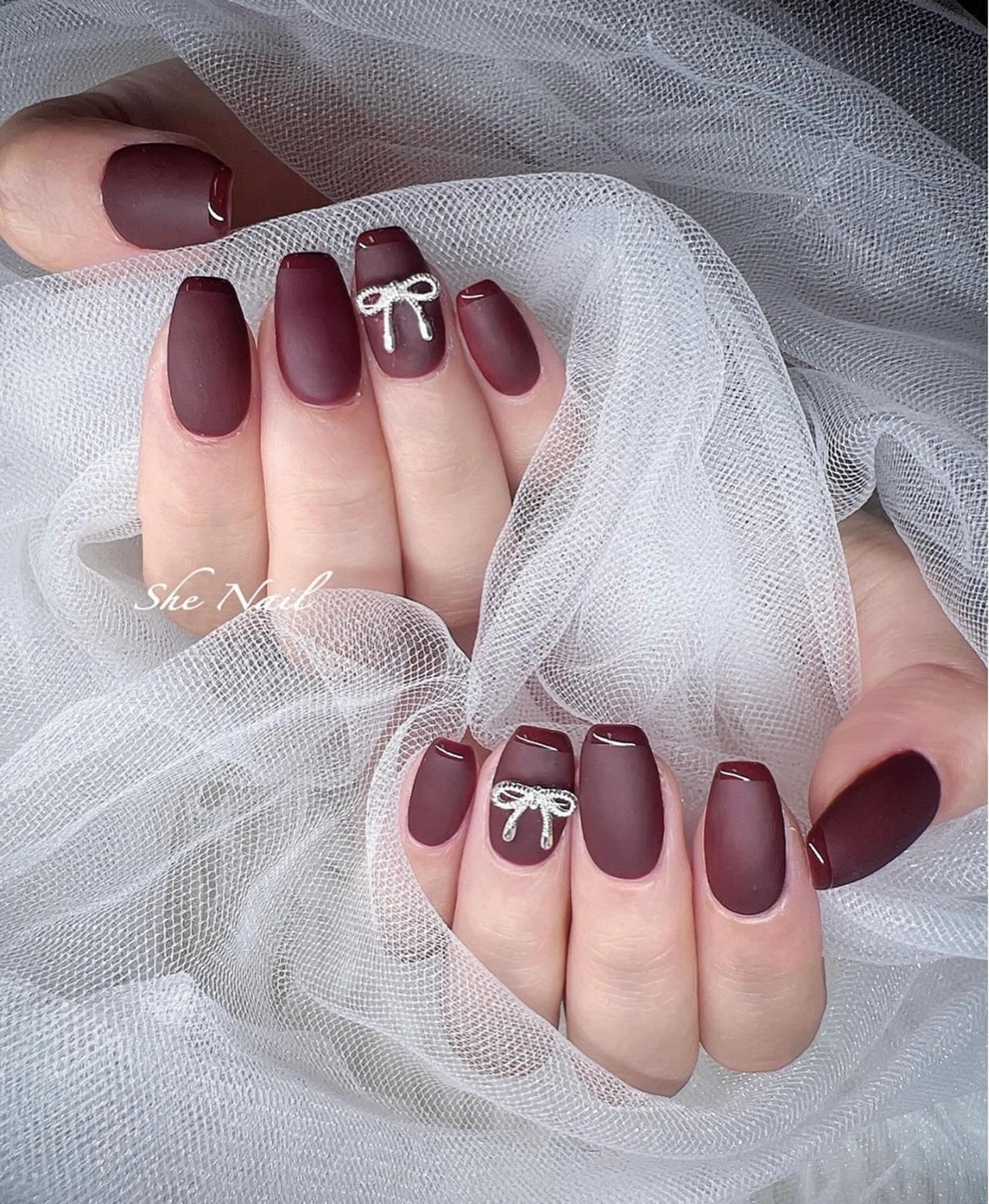 ネイル チークネイル ドット 長さ出し マグネットネイル マットネイル ハンドネイル She   Nail所属・ISA_ BELLAのネイルデザイン