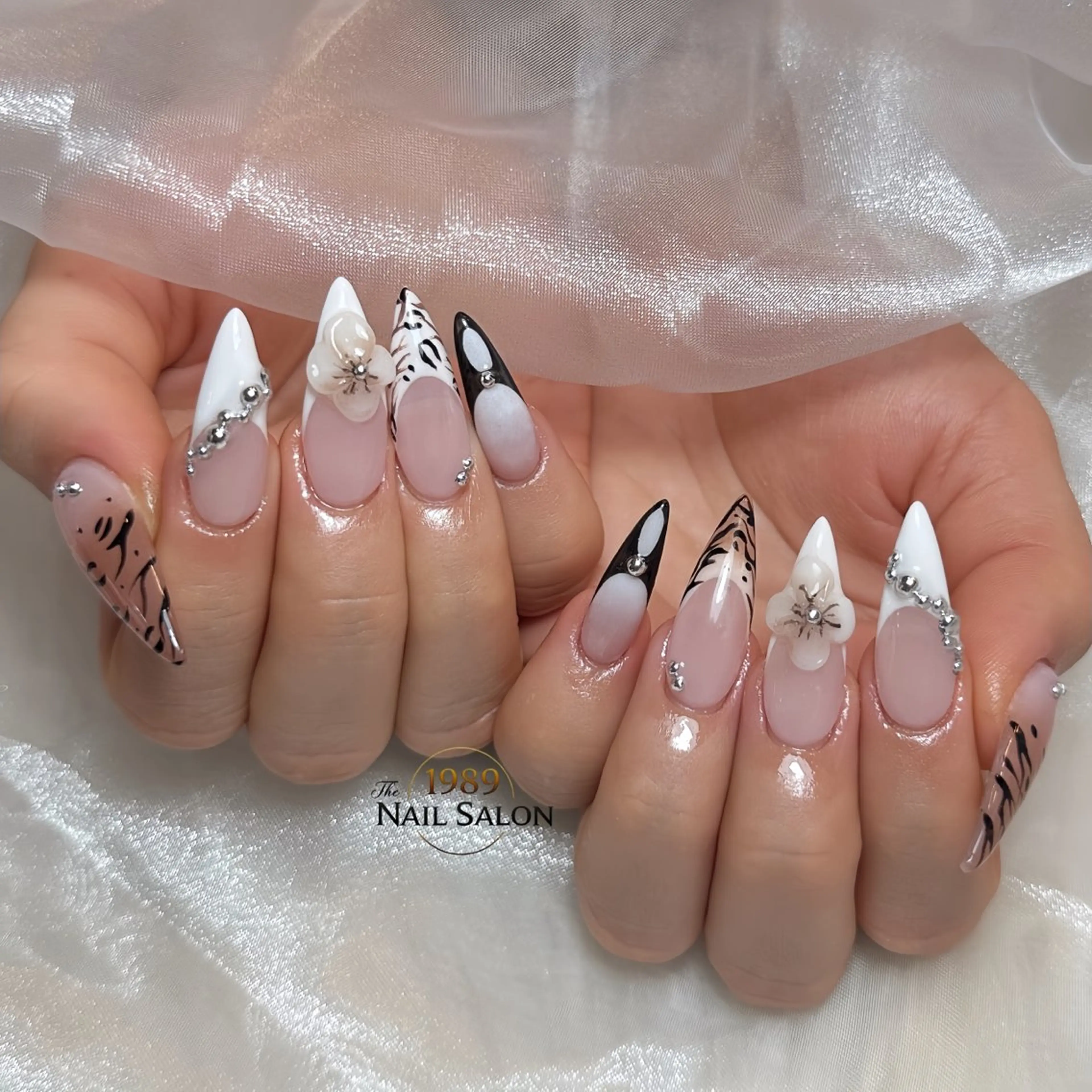 ネイル アートネイル フラワーネイル ハンドネイル The 1989 Nail Salonのネイルデザイン