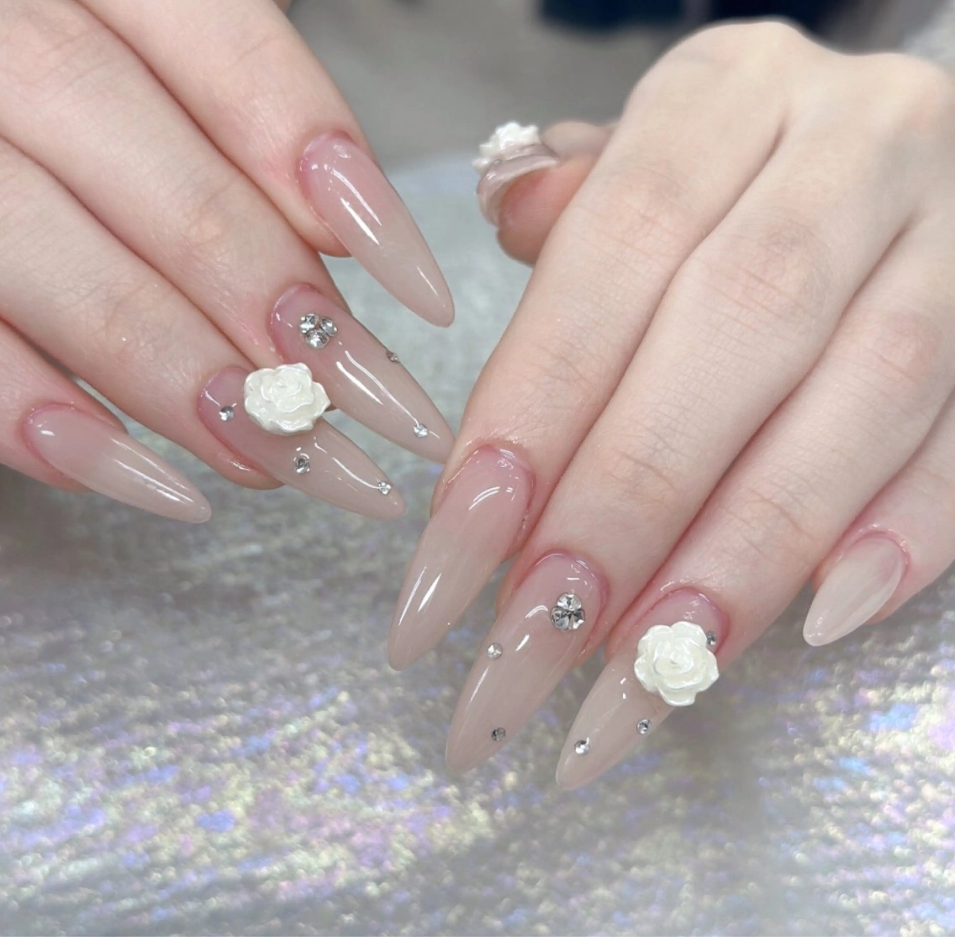ネイル 長さ出し グラデーション キラキラネイル 韓国ネイル ラメ(グリッター) ハンドネイル ハンドケア Chisa Nail Studio所属・チ サのネイルデザイン