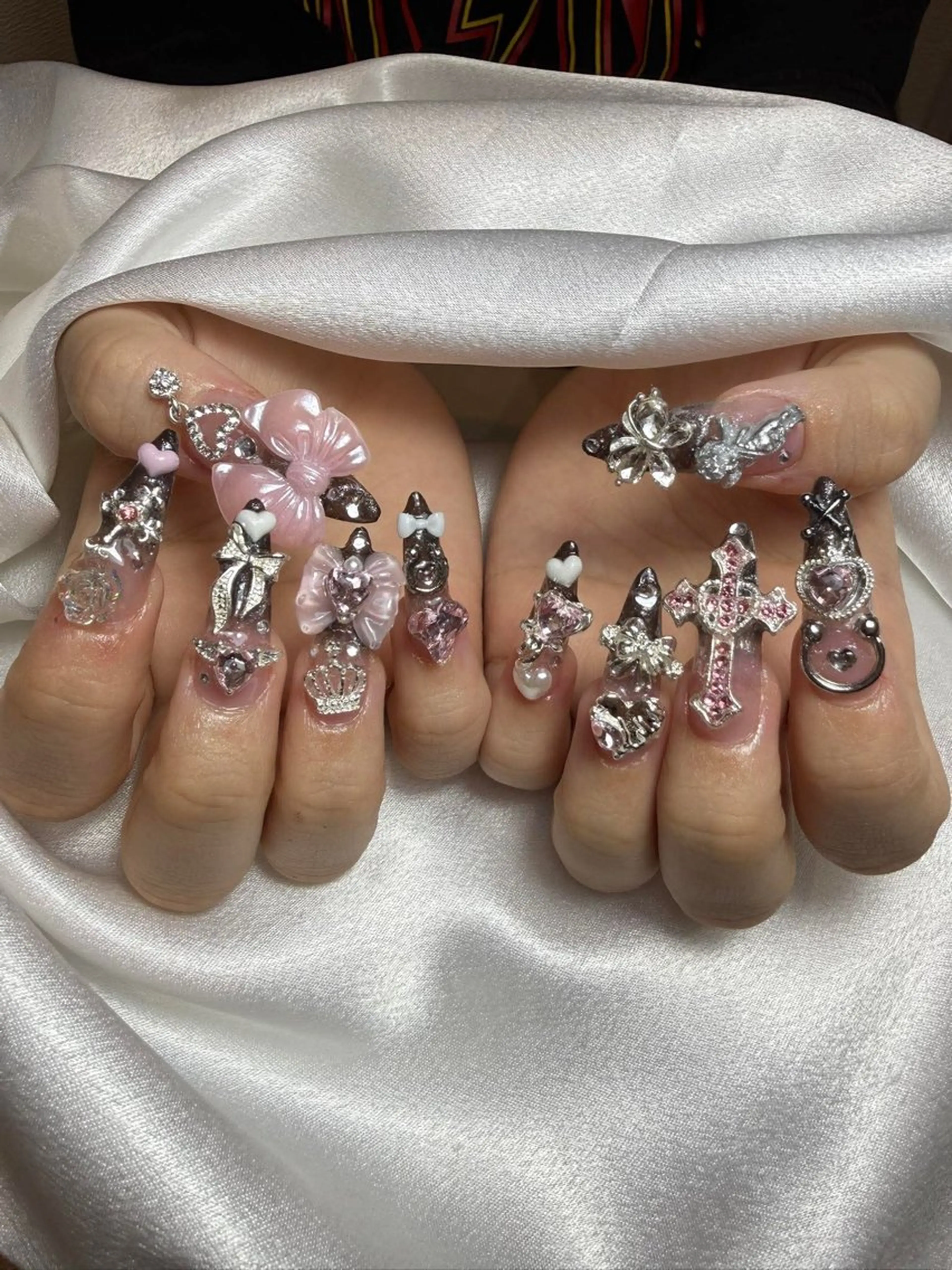 ネイル アートネイル チークネイル ジェルネイル ロングネイル マグネットネイル ハンドネイル Rin Nail 新大久保店のネイルデザイン