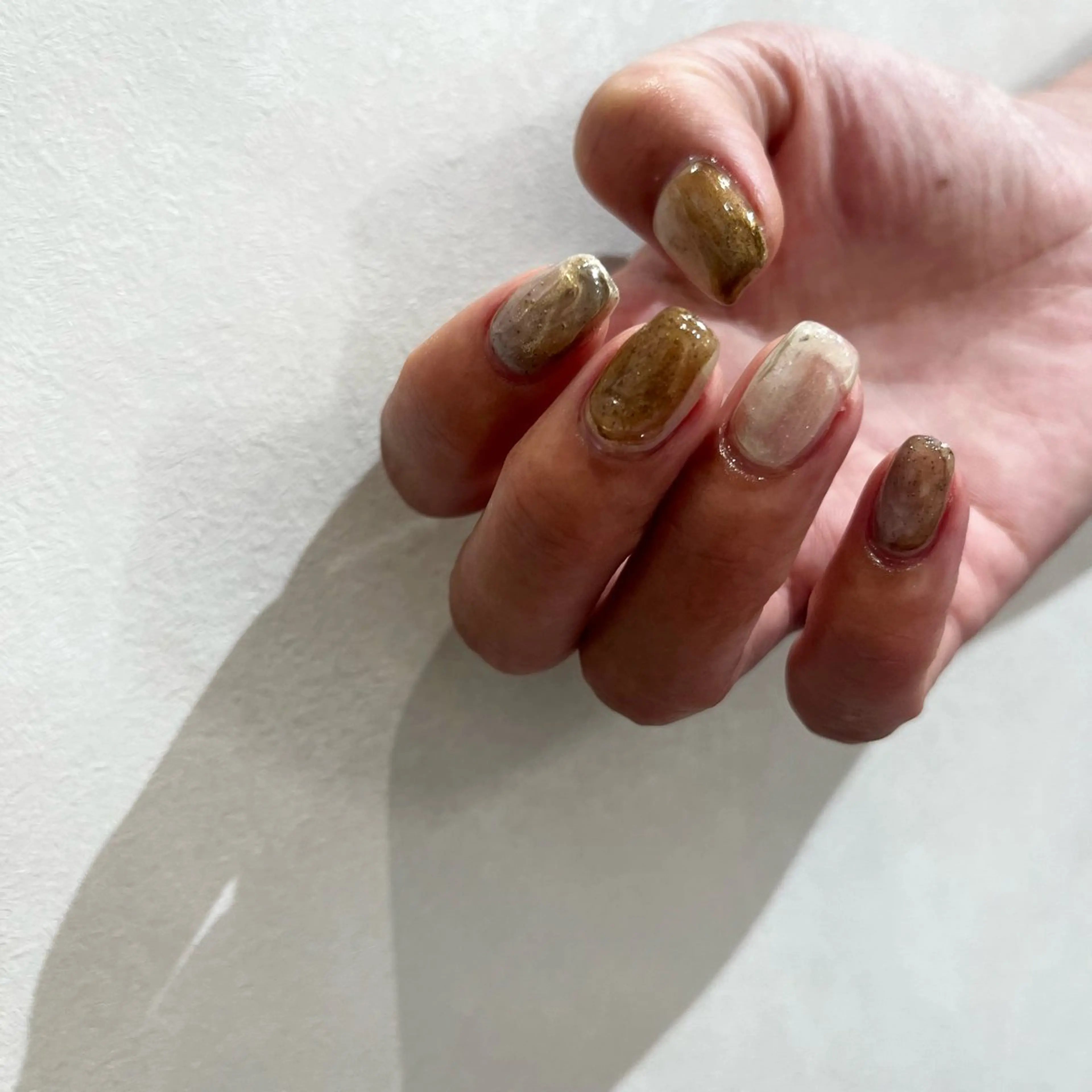 ネイル マグネットネイル ニュアンスネイル シンプルネイル ハンドネイル nail&care salon soa所属・soa/美容液ケアで 自爪を育てるネイルのネイルデザイン