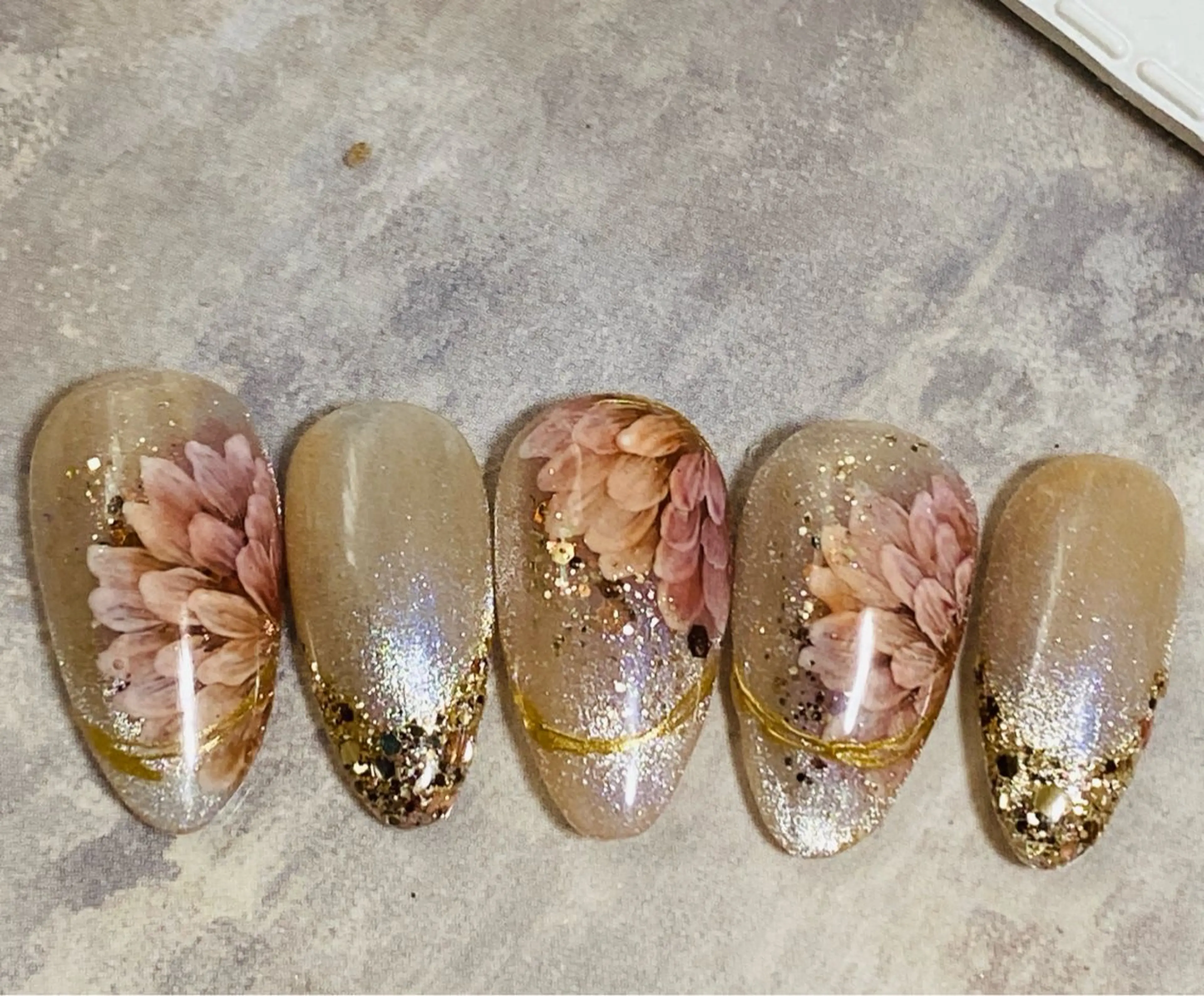 ネイル ラメ(グリッター) マグネットネイル 自宅ネイルサロン ♦️nuance♦️のネイルデザイン