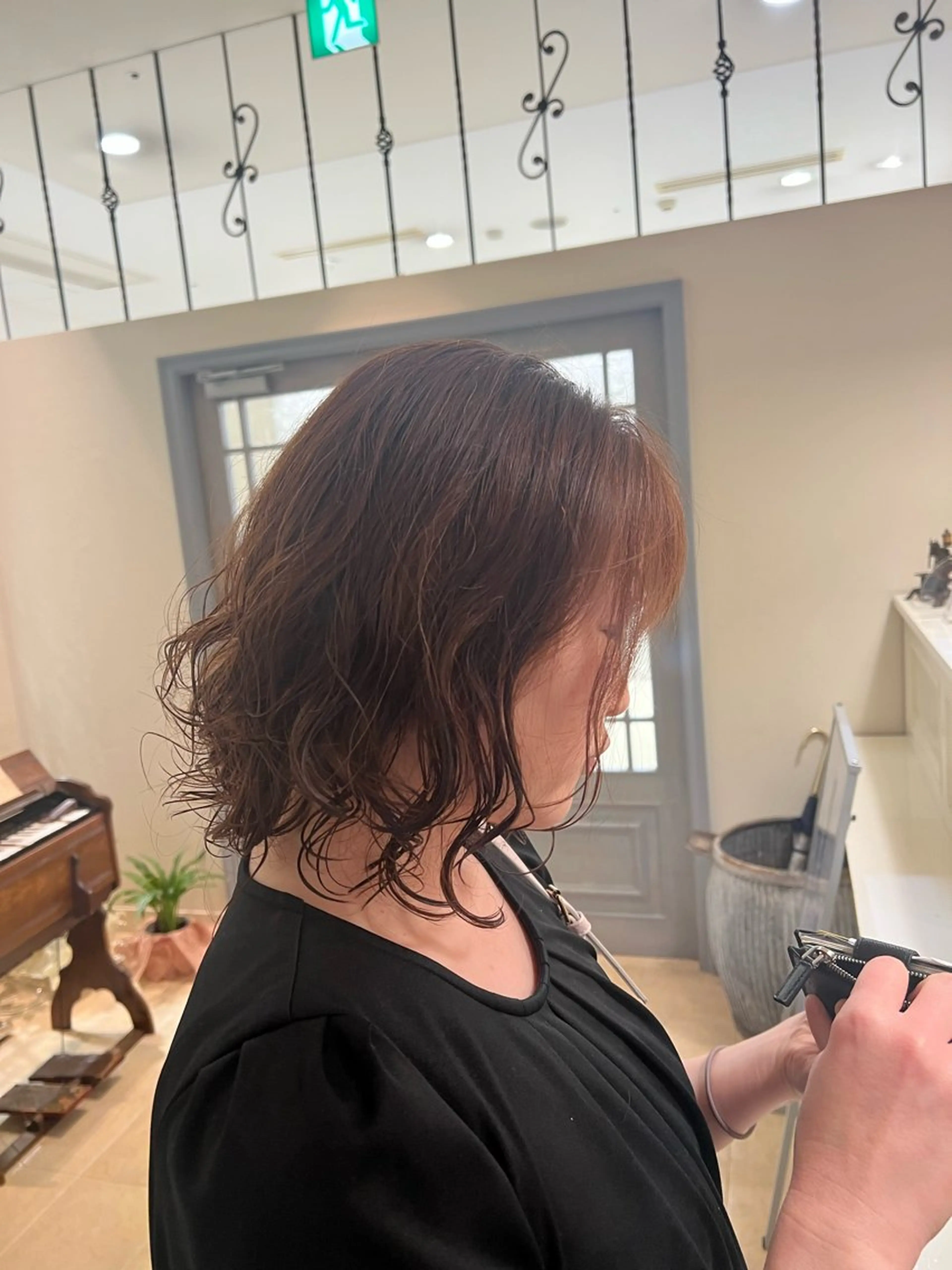 ショート パーマ ✨艶髪／透明感カラー ミユ💜のヘアスタイル