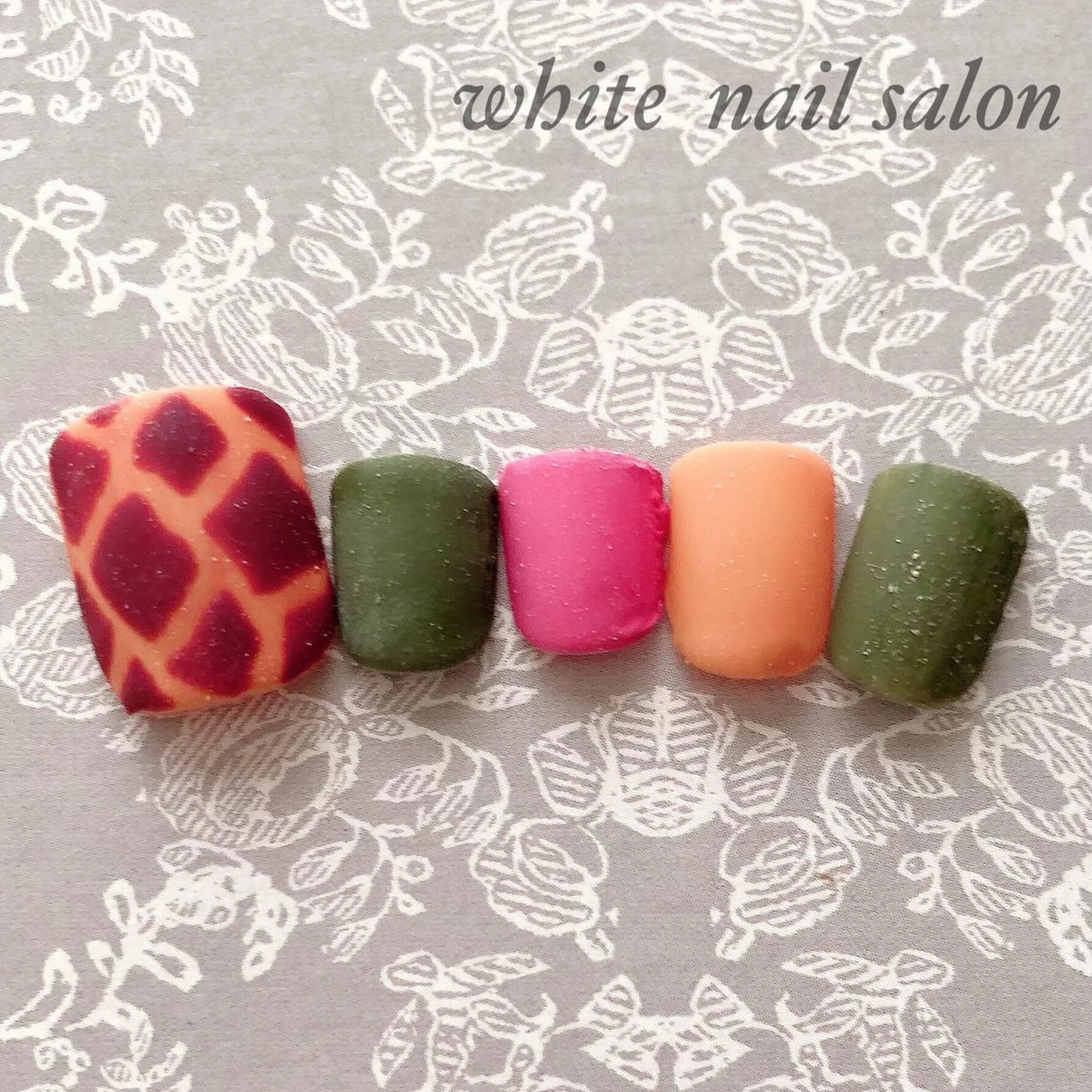 ネイル アニマル柄 フットネイル ジェルネイル マットネイル オフィスネイル フットネイル white nail salonのネイルデザイン