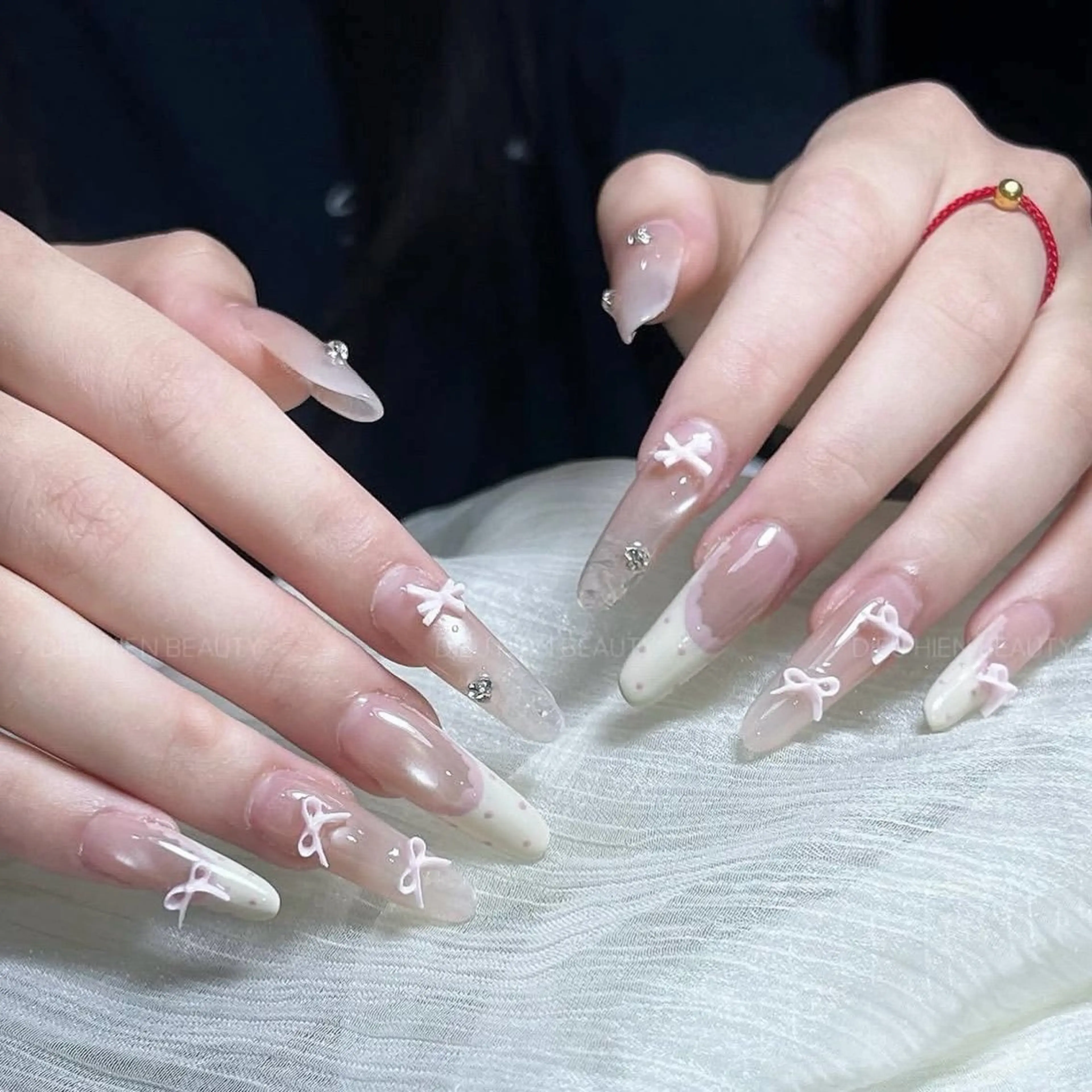 ネイル アートネイル 長さ出し キラキラネイル ワンホンネイル ハンドネイル ハンドケア Panda chan Novaのネイルデザイン