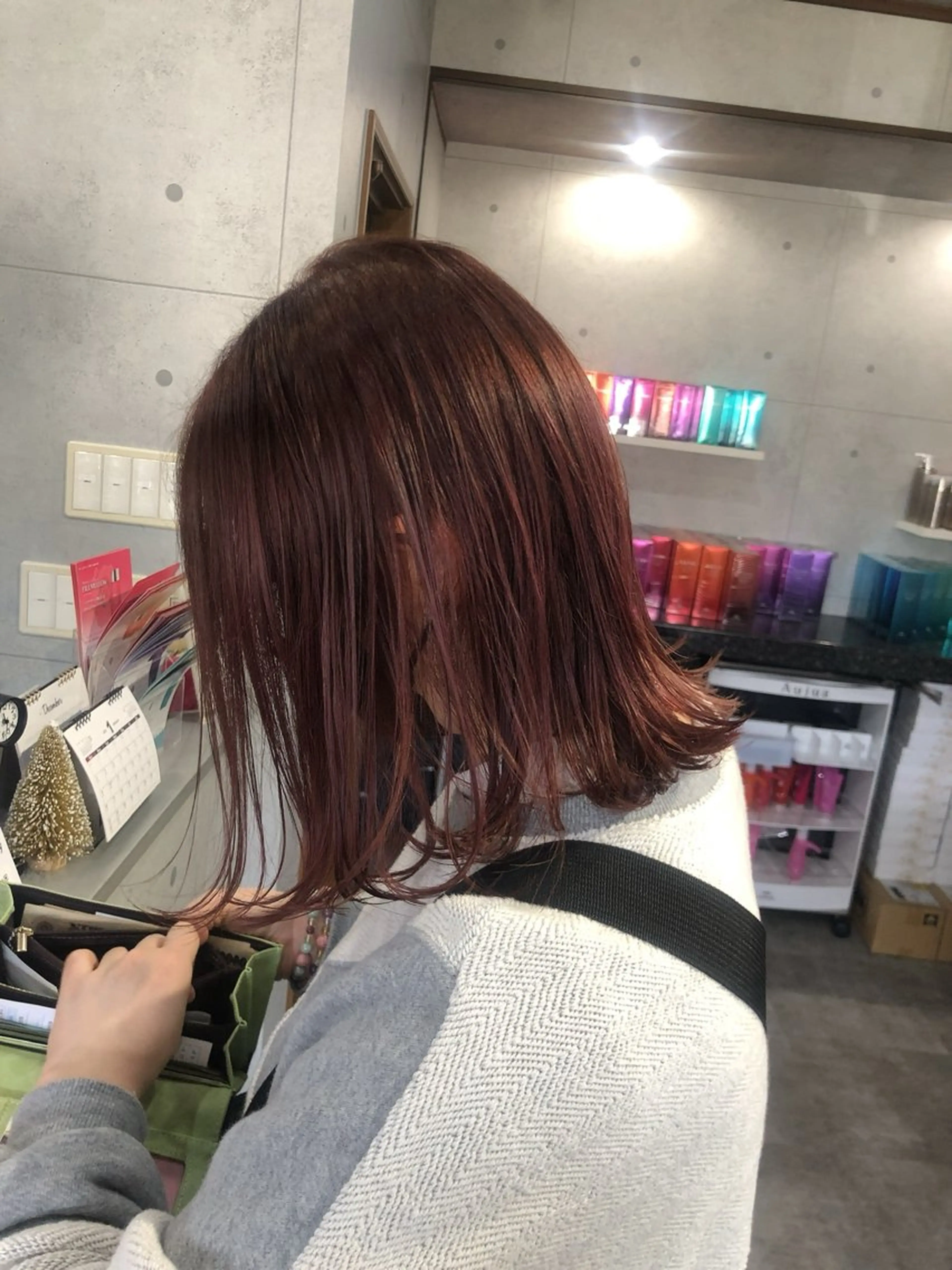 ミディアム ボブ くびれヘア くせ毛 髪質改善 切りっぱなしロブ カット ヘアカラー REVE所属・REVE美容室 REVEマツエクのヘアスタイル