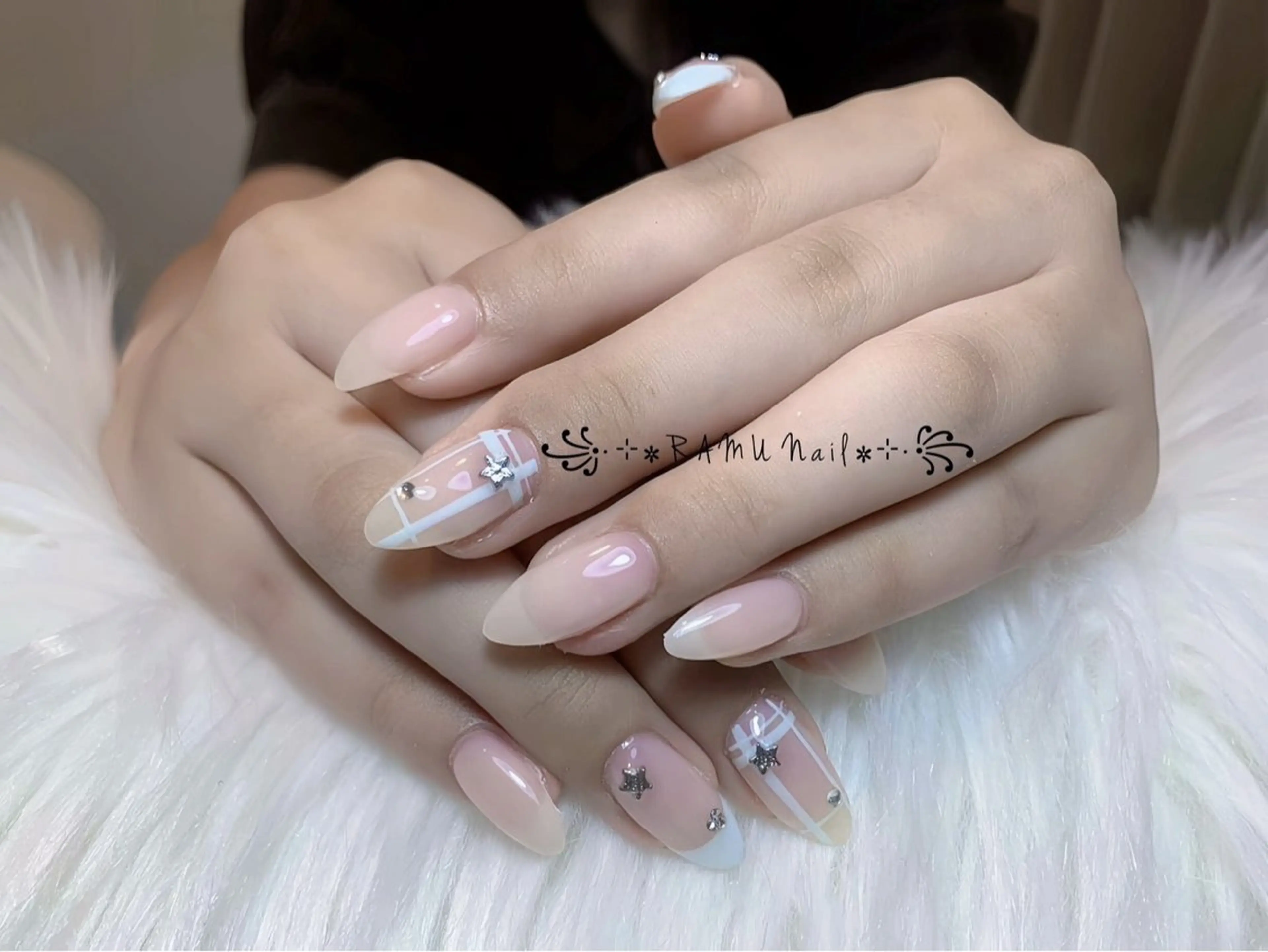 ネイル キラキラネイル マグネットネイル ミラーネイル ピンク ワンホンネイル ハンドネイル RAMU Nail 恵比寿店のネイルデザイン