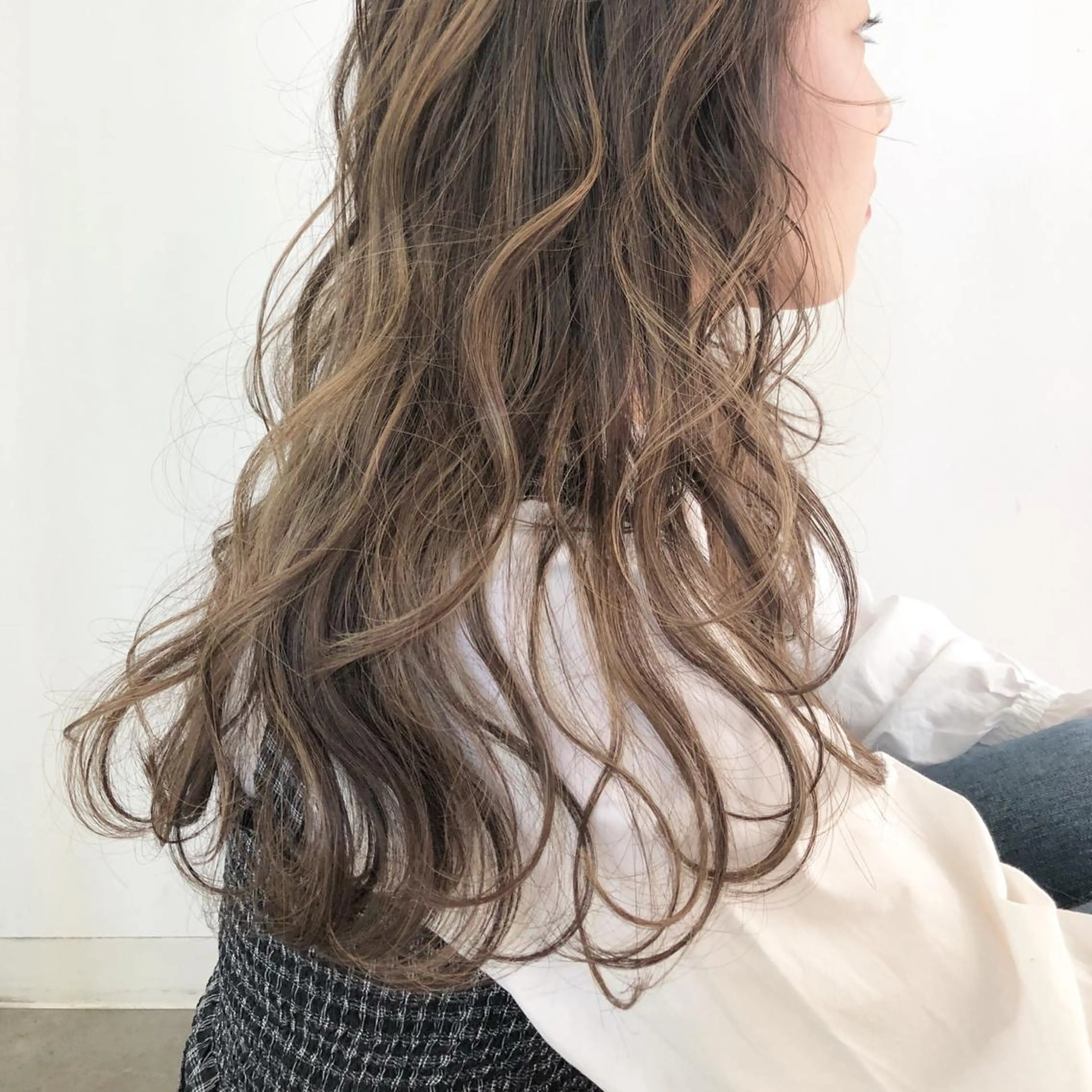 ロング カラー 透明感カラー ハイライトカラー ハイライト 榎園 由美のヘアスタイル