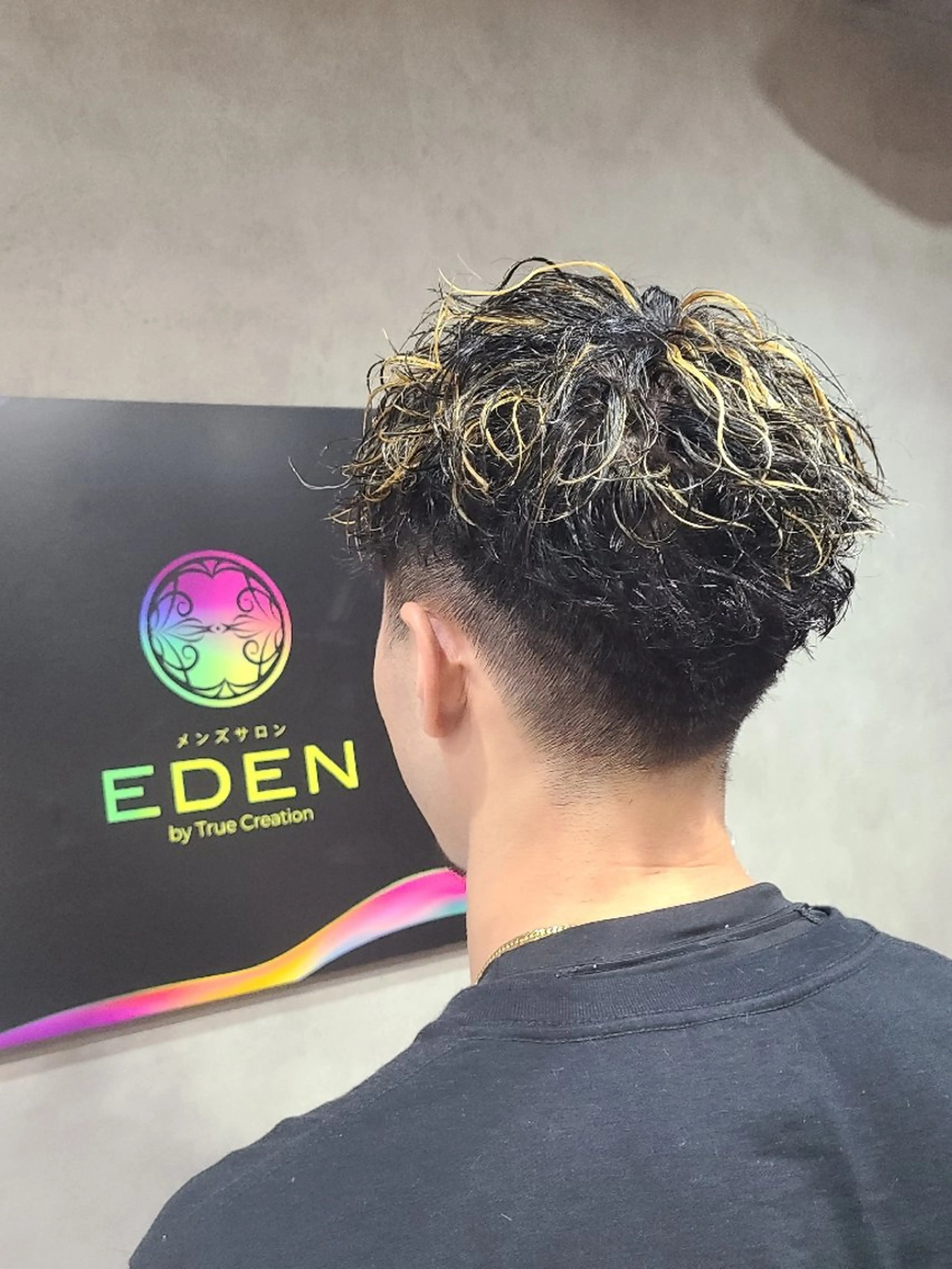 メンズ パーマ カラー カット ヘアカラー パーマ EDEN店長／ 短髪／パーマ職人🔥のヘアスタイル