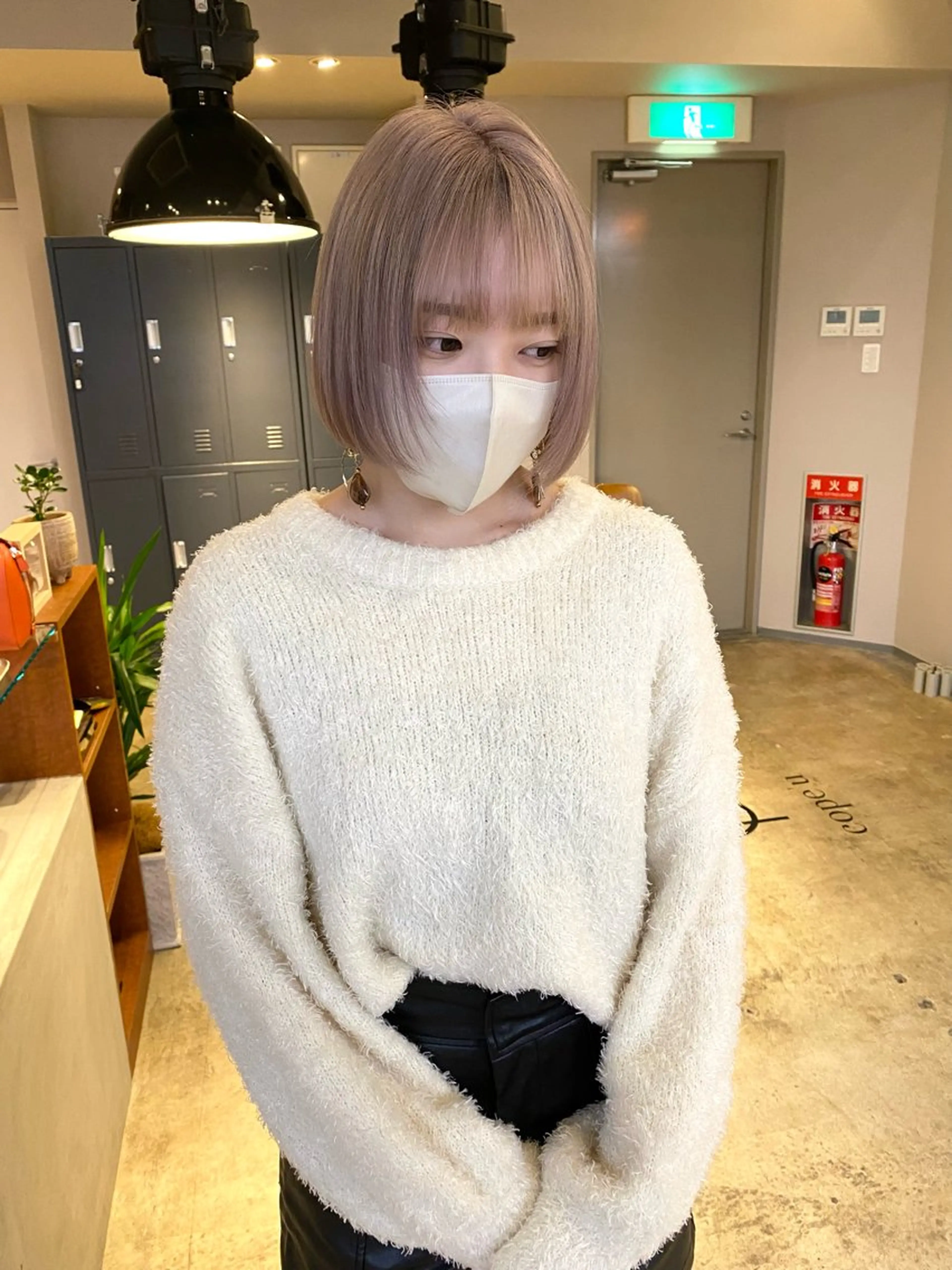 ショート カット ヘアカラー ミルクティーベージュ outaのヘアスタイル