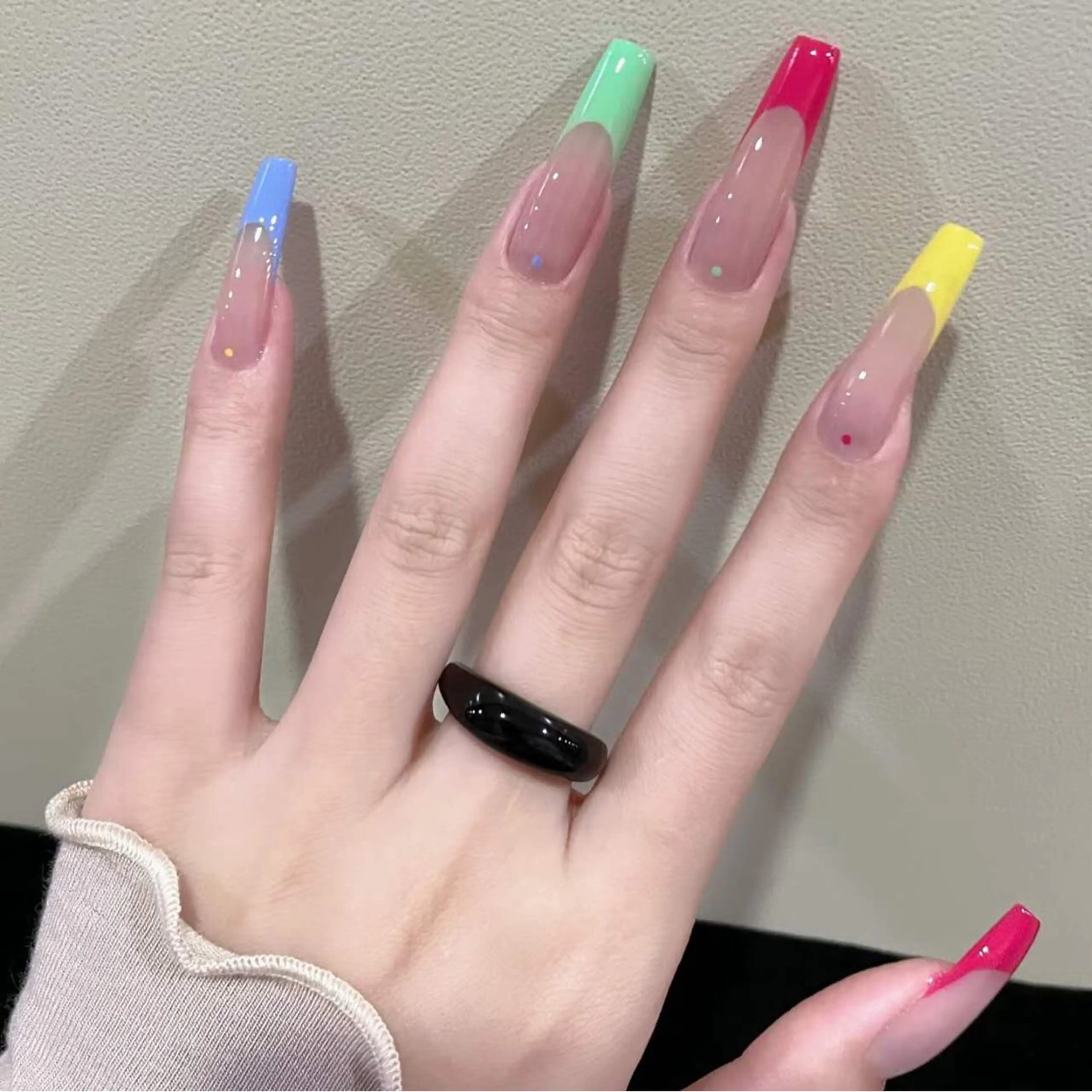 ネイル 小島 阿佑美のネイルデザイン