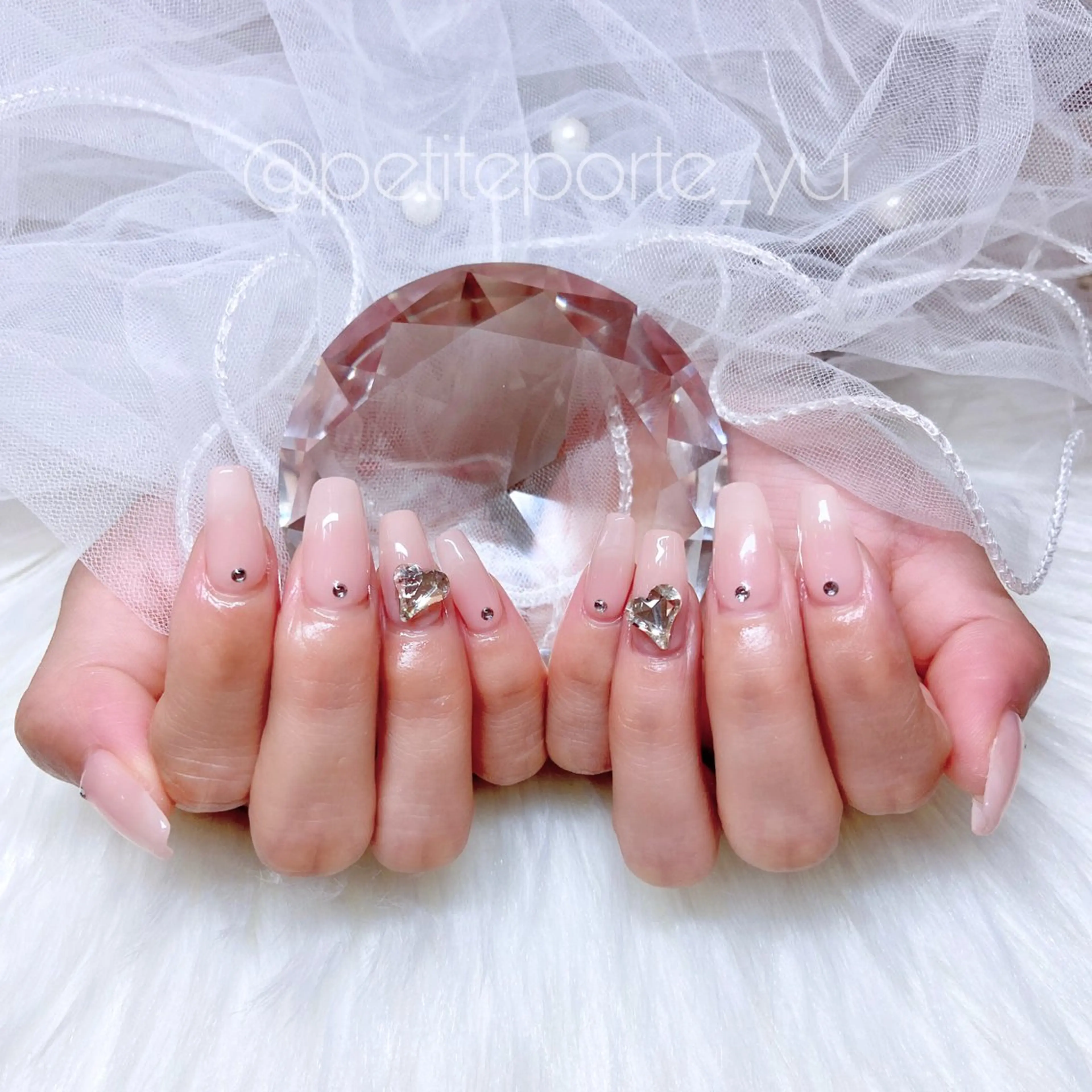 ネイル ジェルネイル ハート ワンカラーネイル ピンク シルバー ハンドネイル nailsalon petite porte所属・petite porteのネイルデザイン