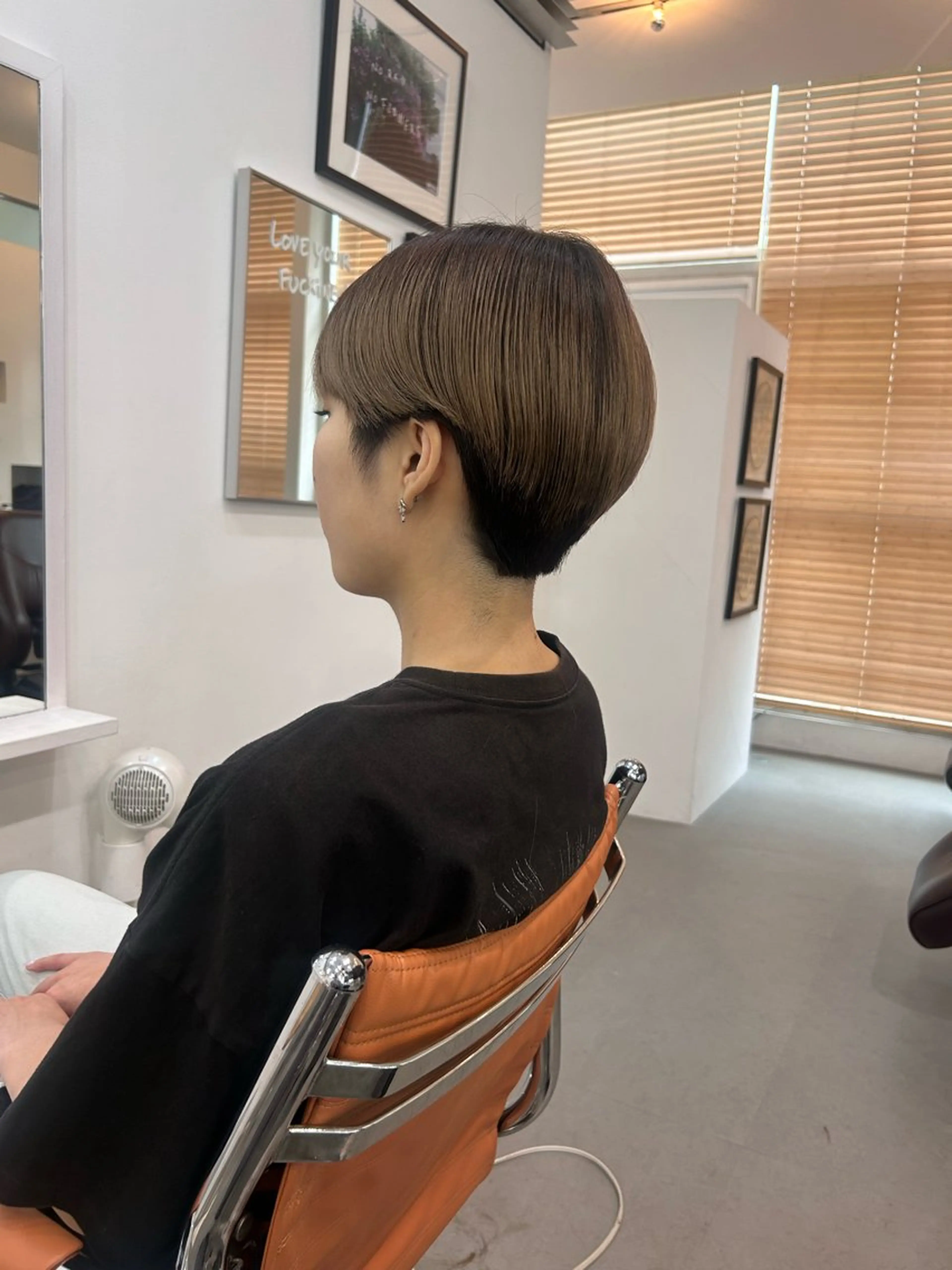 ショート カラー VISION   aoyama所属・かがやしづ ⭐️ハイトーンのヘアスタイル