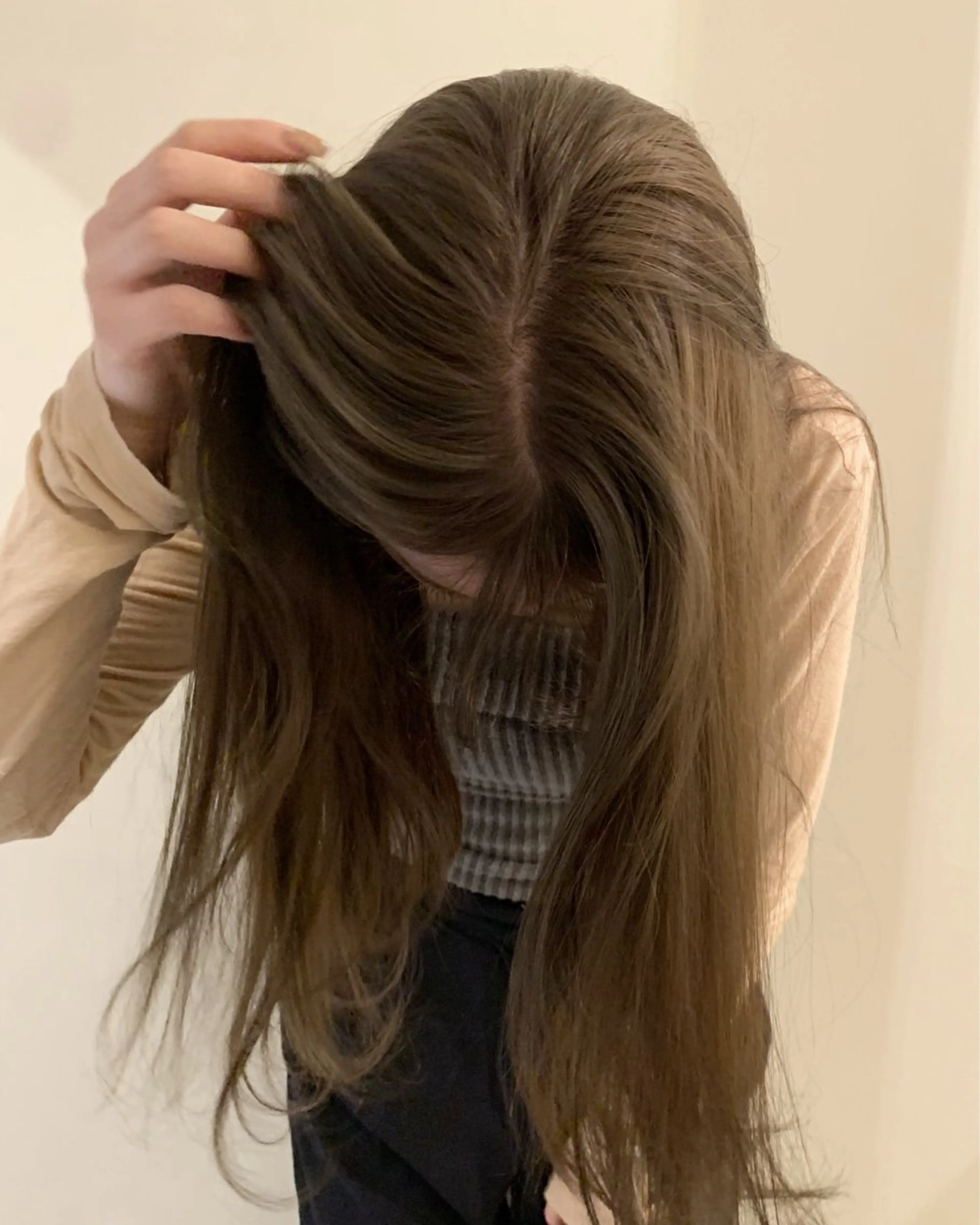 セミロング カラー ベージュカラー ハイトーンカラー オリーブベージュ ヘアカラー 落合希 Olivebeigeのヘアスタイル