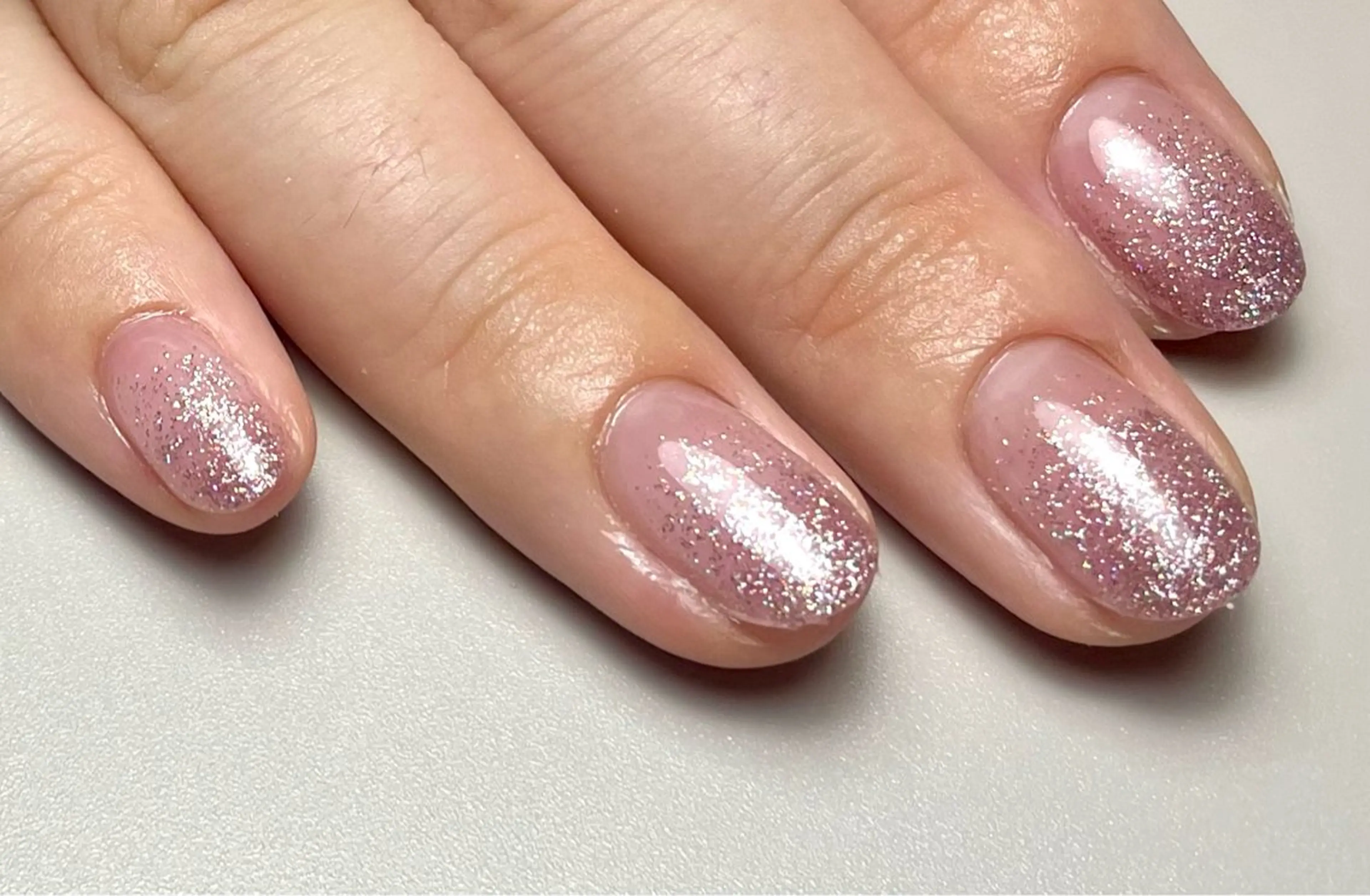 ネイル グラデーション ラメ(グリッター) ラメグラデーション eyelash&nail YUZUME所属・Narumi/ YUZUME銀座のネイルデザイン